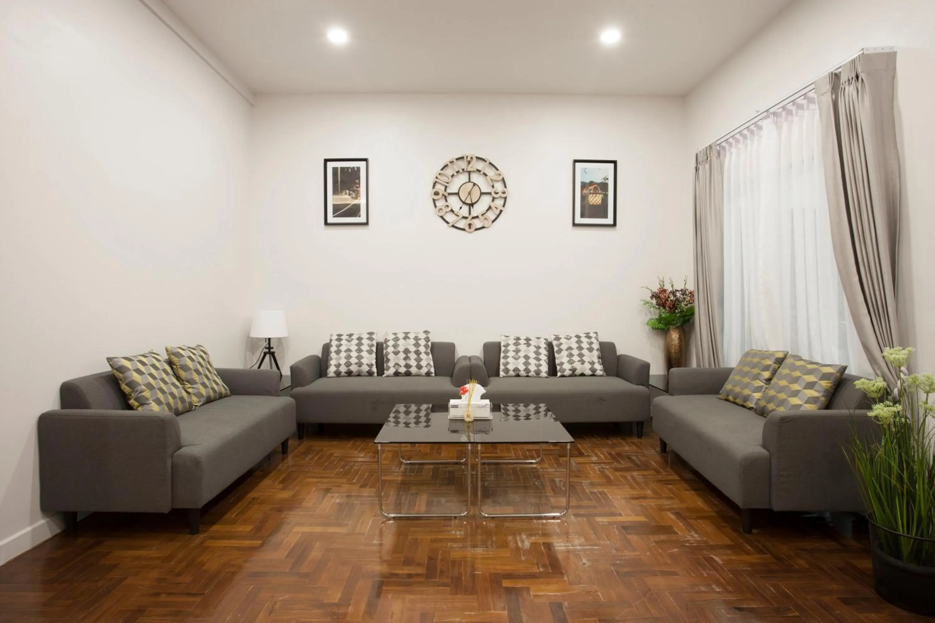 Communal lounge/ TV room in Cozy Home by Nan