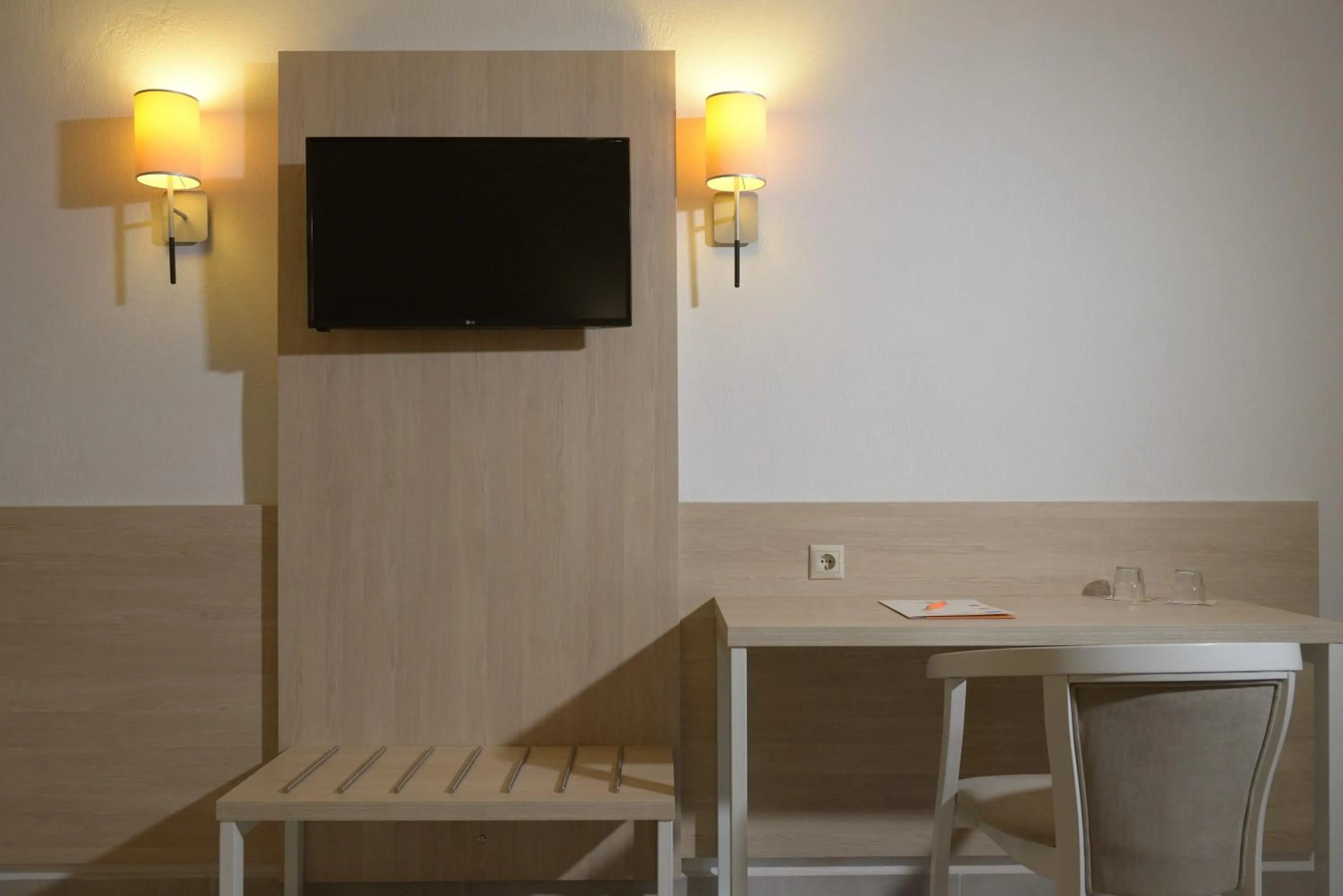 TV and multimedia in Aristoteles Holiday Hotel And Spa
