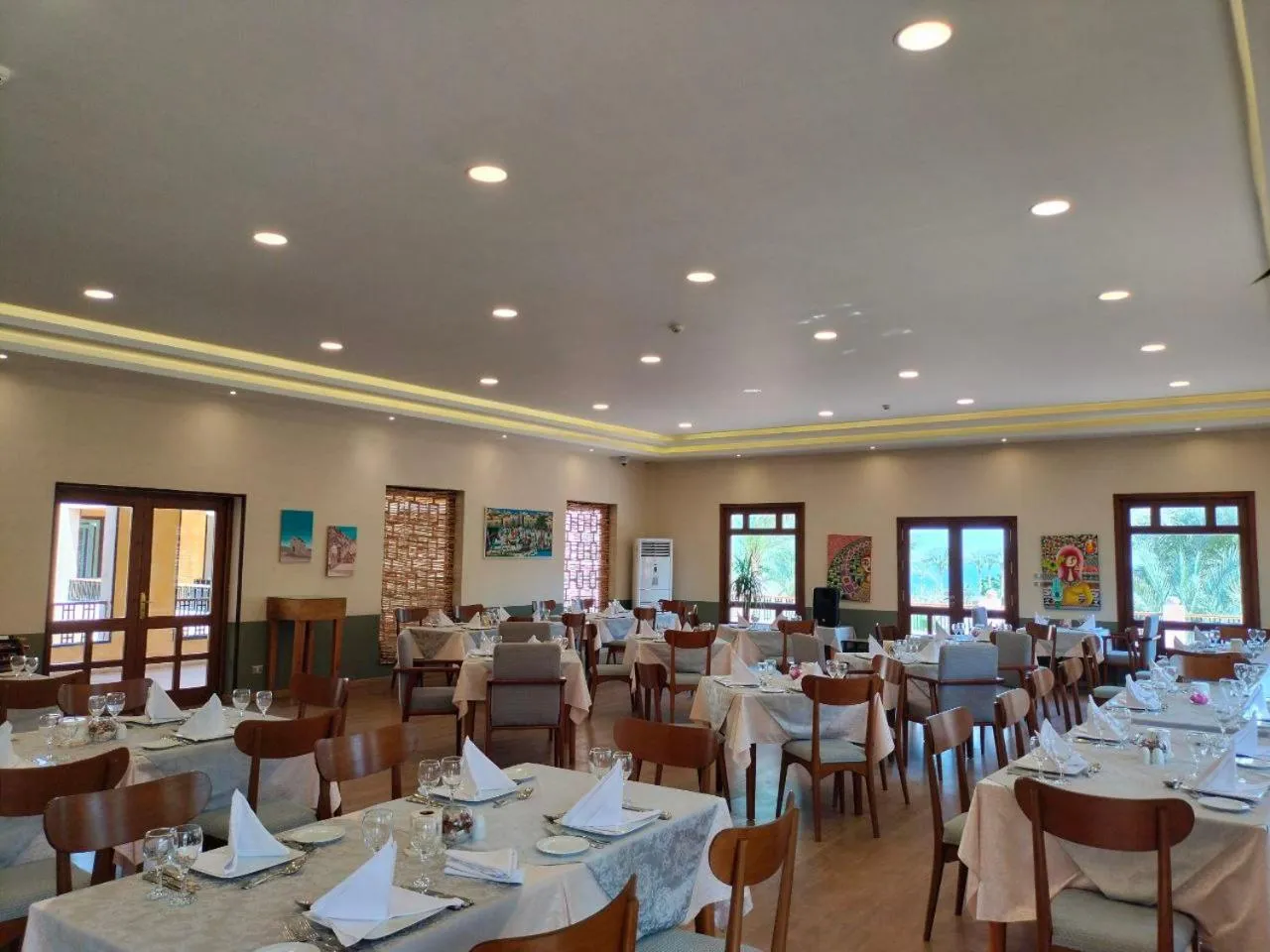 Restaurant/places to eat in Tamra Beach Resort