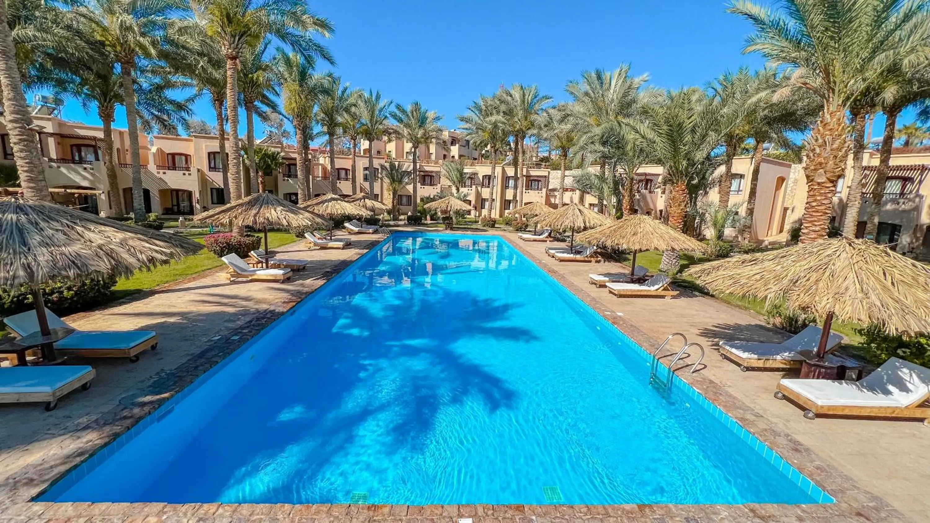 Swimming pool in Tamra Beach Resort