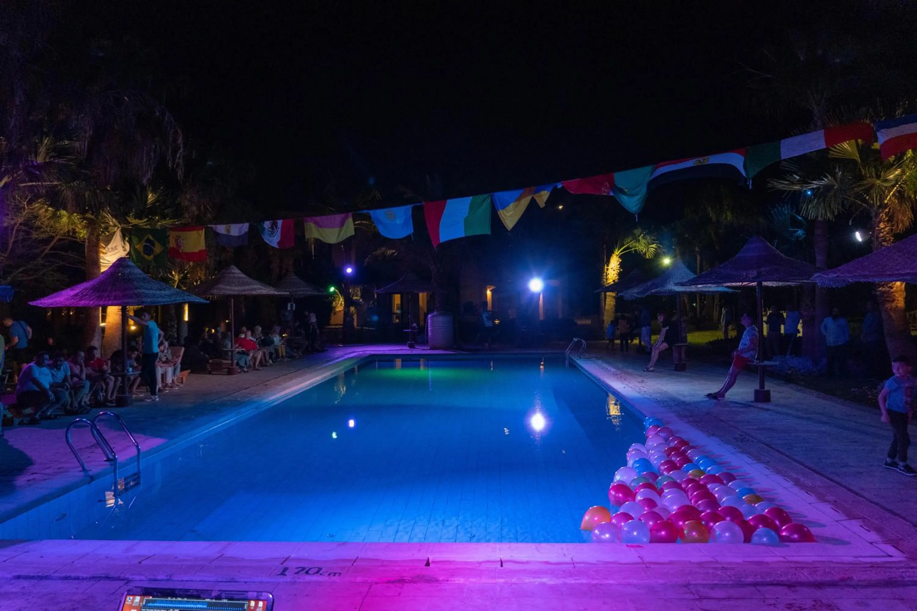 Evening entertainment in Tamra Beach Resort