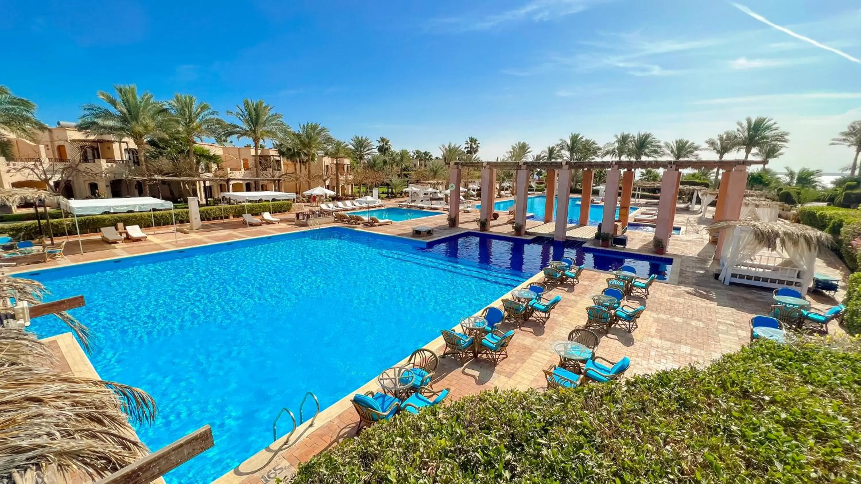 Swimming pool in Tamra Beach Resort