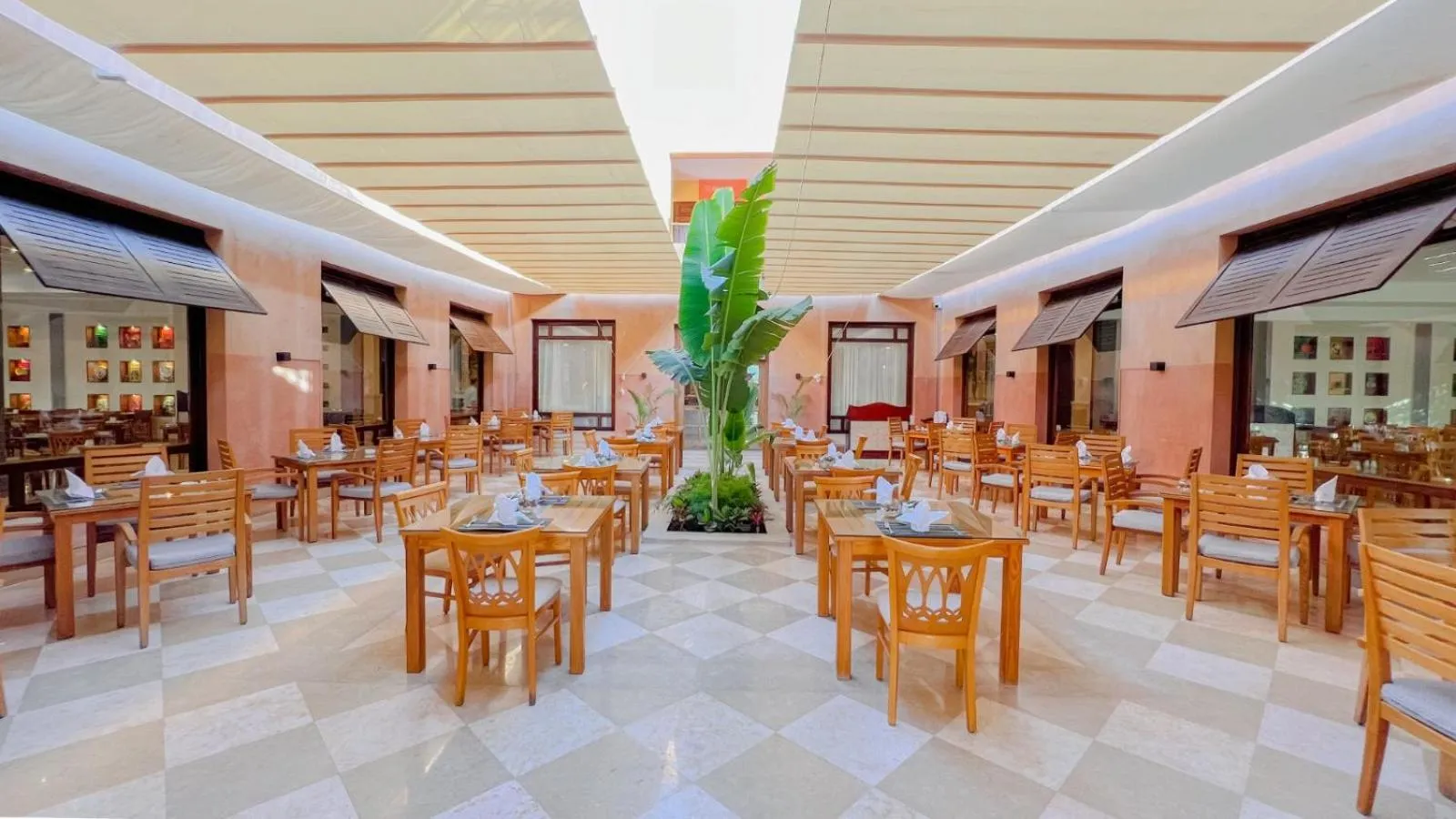 Restaurant/places to eat in Tamra Beach Resort