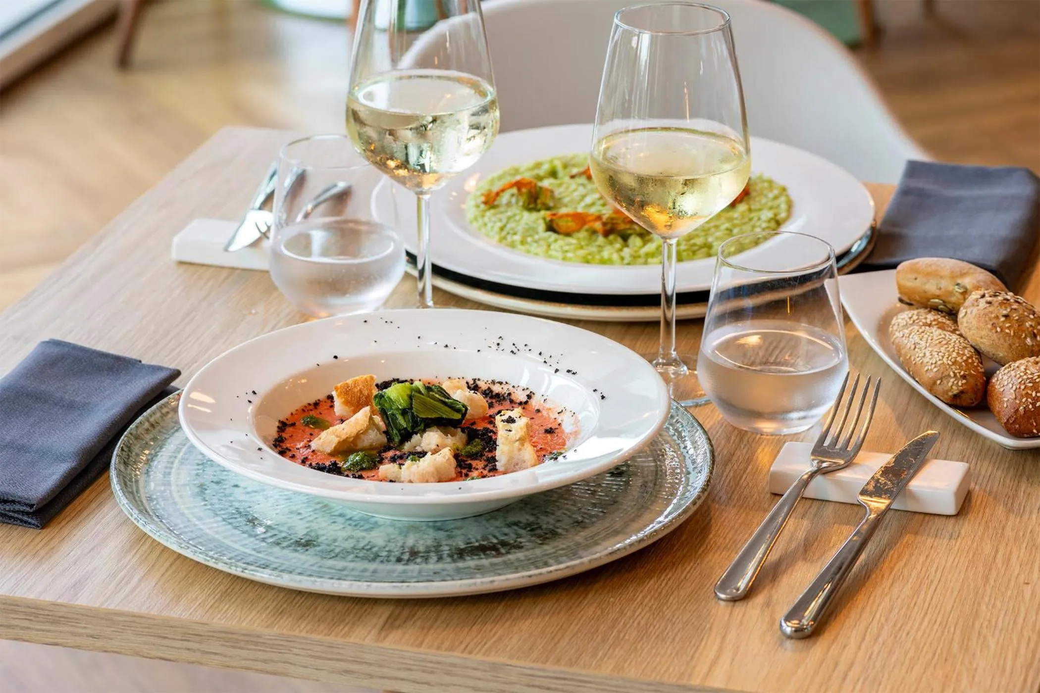 Restaurant/places to eat in MO.OM Hotel