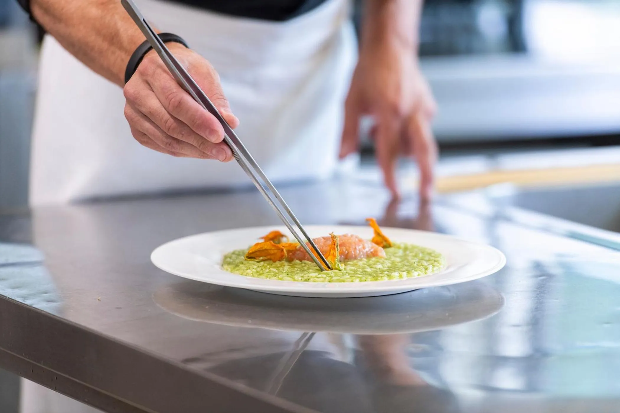 Restaurant/places to eat in MO.OM Hotel