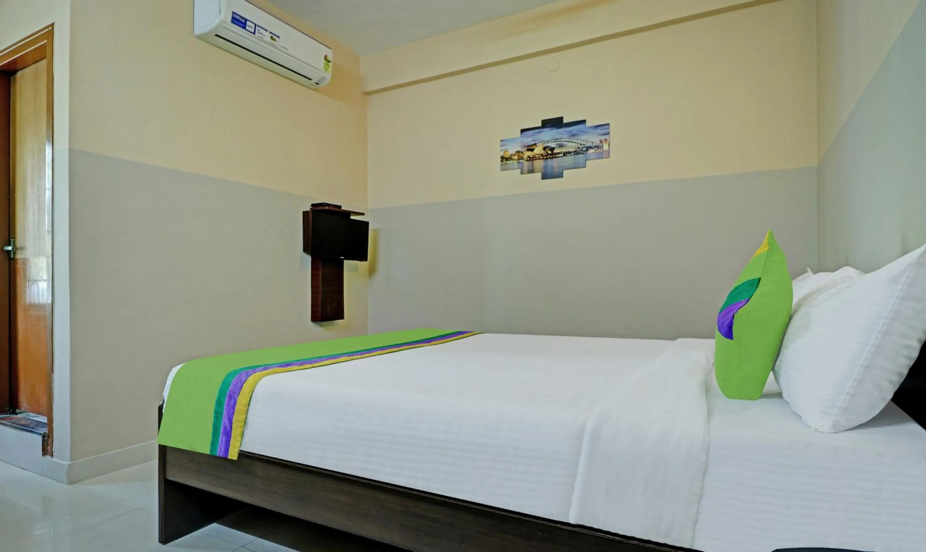 Bedroom, Bed in Treebo Green Land Kushalnagar