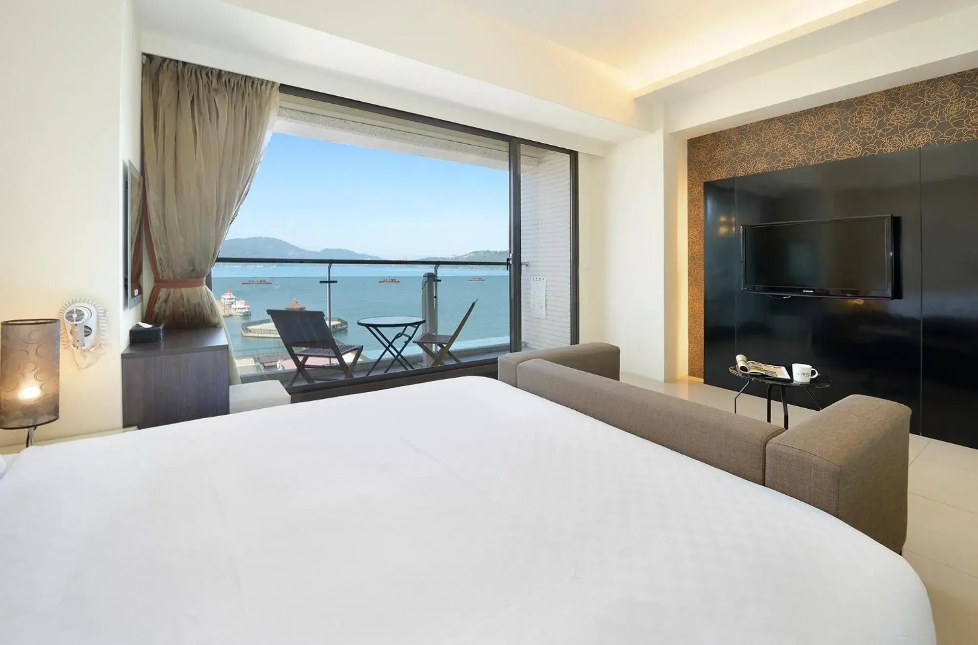 Photo of the whole room, Bed in Hu Yue Lakeview Hotel Photo of the whole room, Bed in Hu Yue Lakeview Hotel