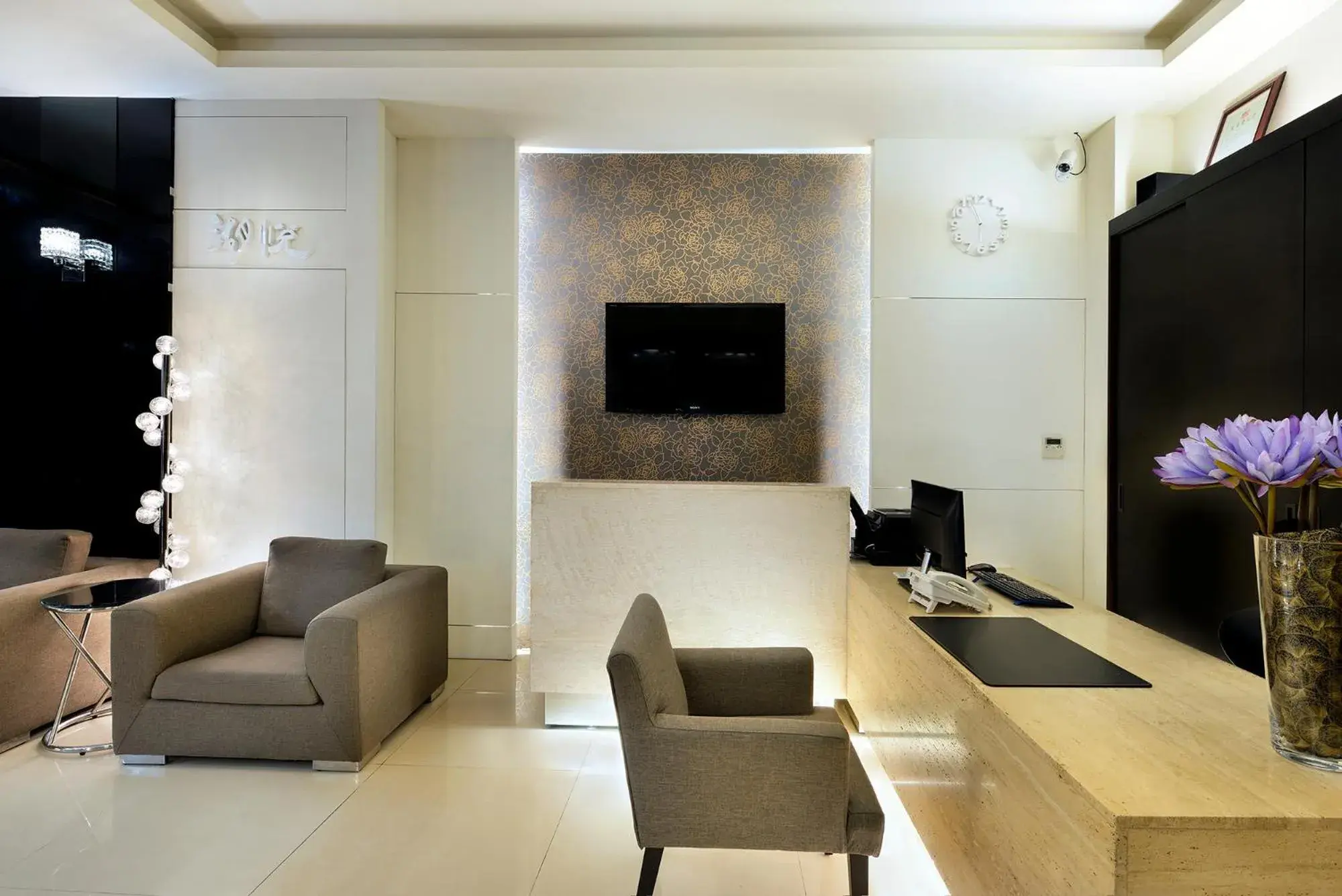 Facade/entrance in Hu Yue Lakeview Hotel Facade/entrance in Hu Yue Lakeview Hotel