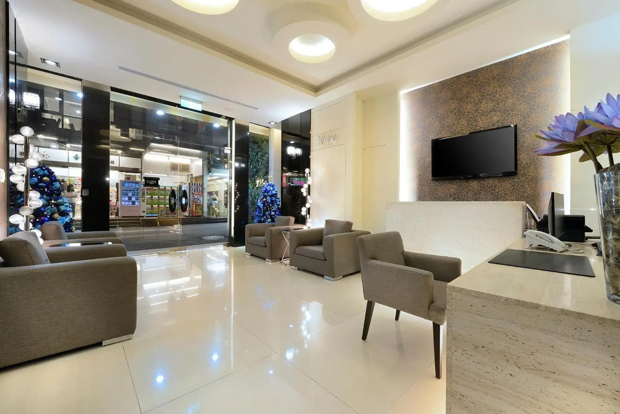 Facade/entrance in Hu Yue Lakeview Hotel Facade/entrance in Hu Yue Lakeview Hotel