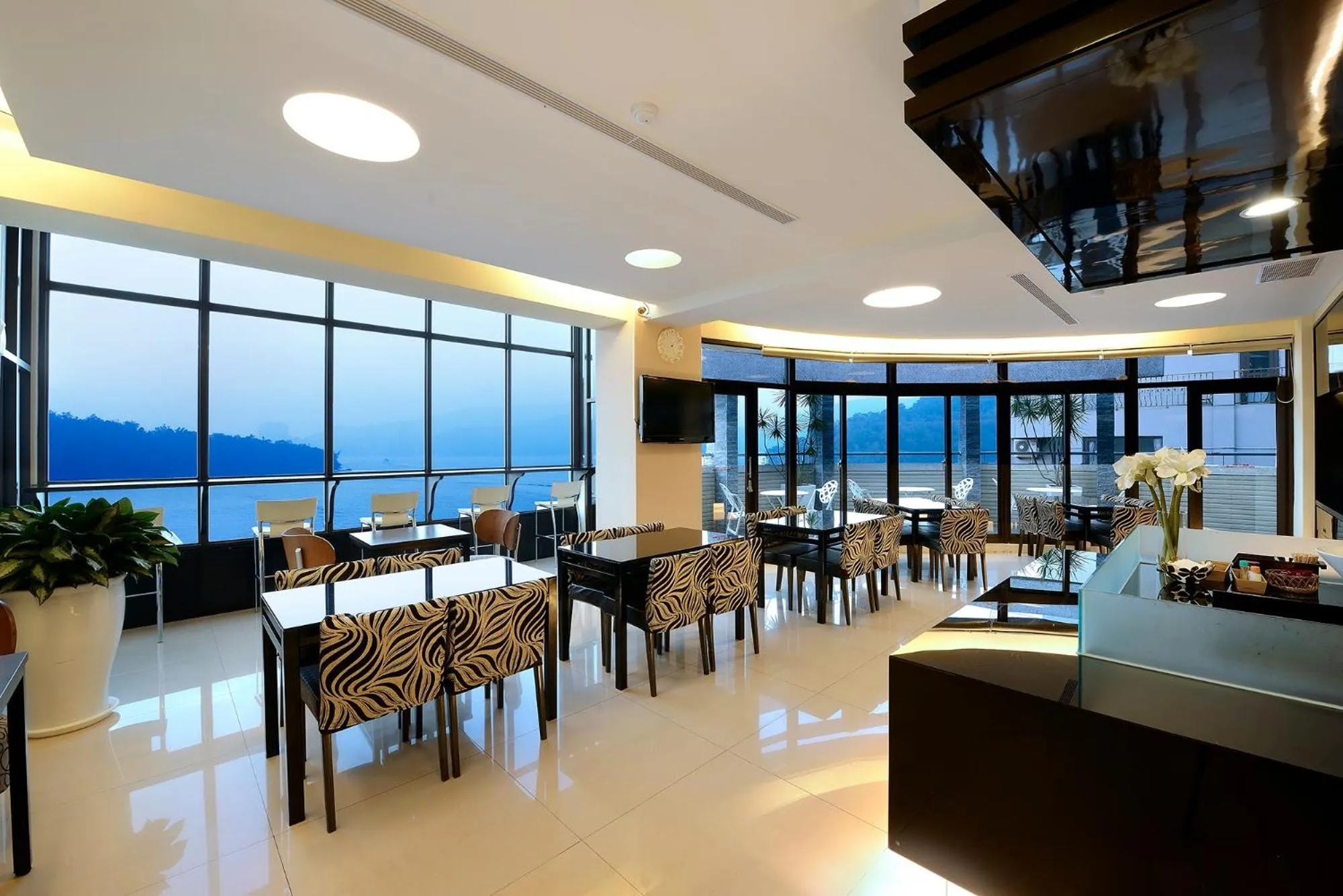 Restaurant/places to eat in Hu Yue Lakeview Hotel