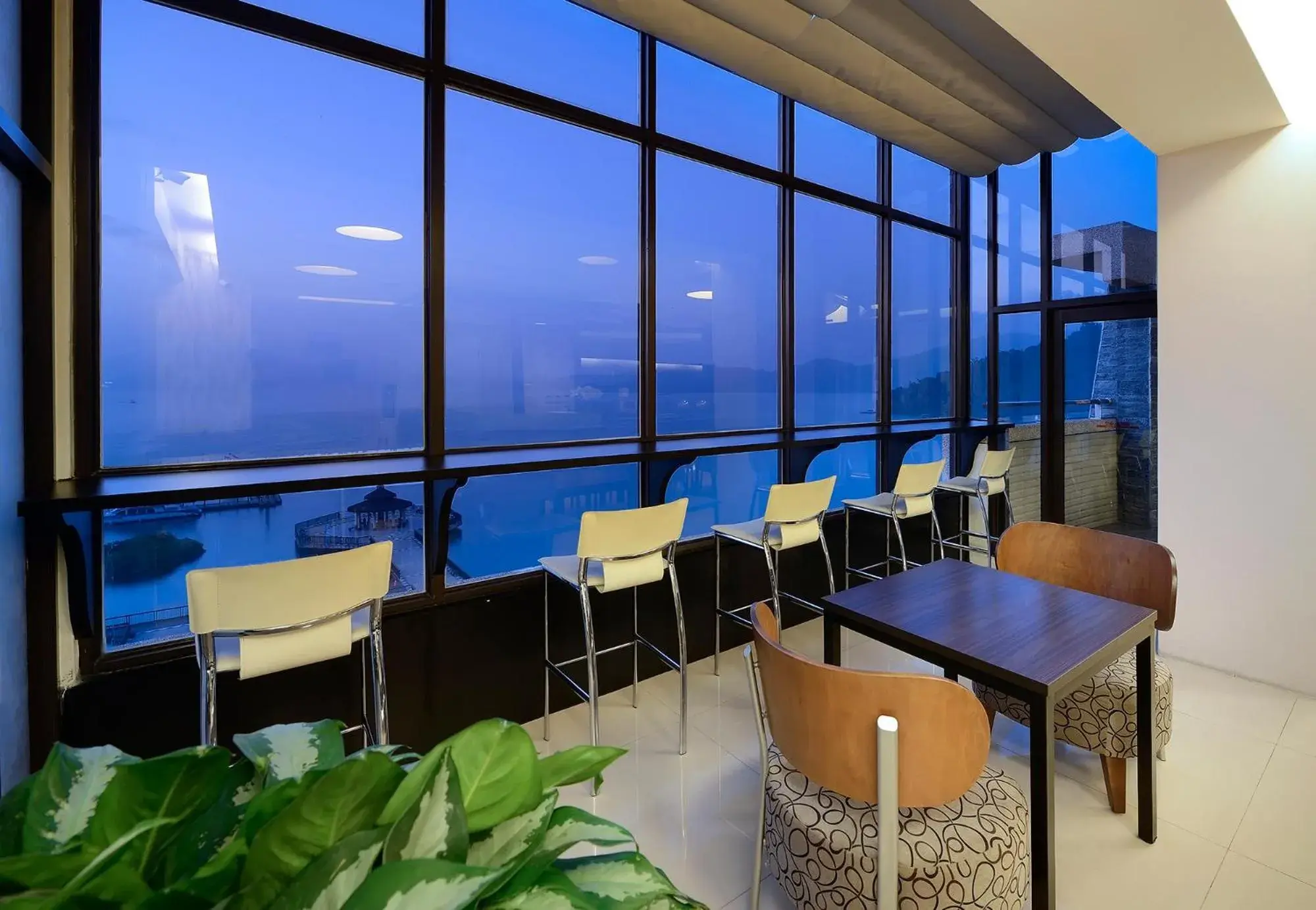 Restaurant/places to eat in Hu Yue Lakeview Hotel Restaurant/places to eat in Hu Yue Lakeview Hotel