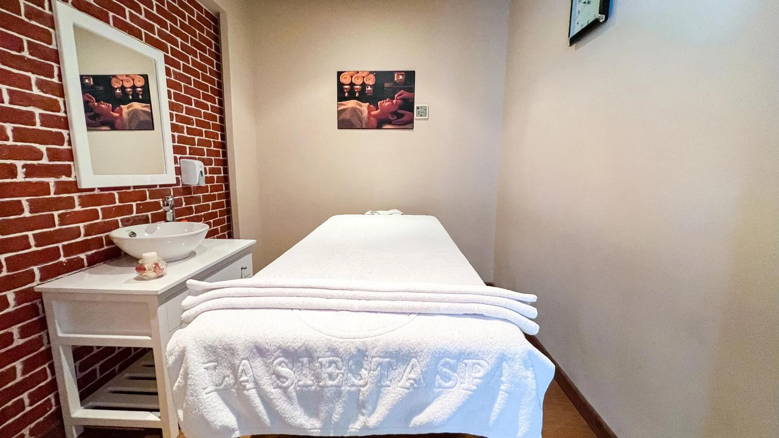 Property building, Bed in Sharm Club Beach Resort