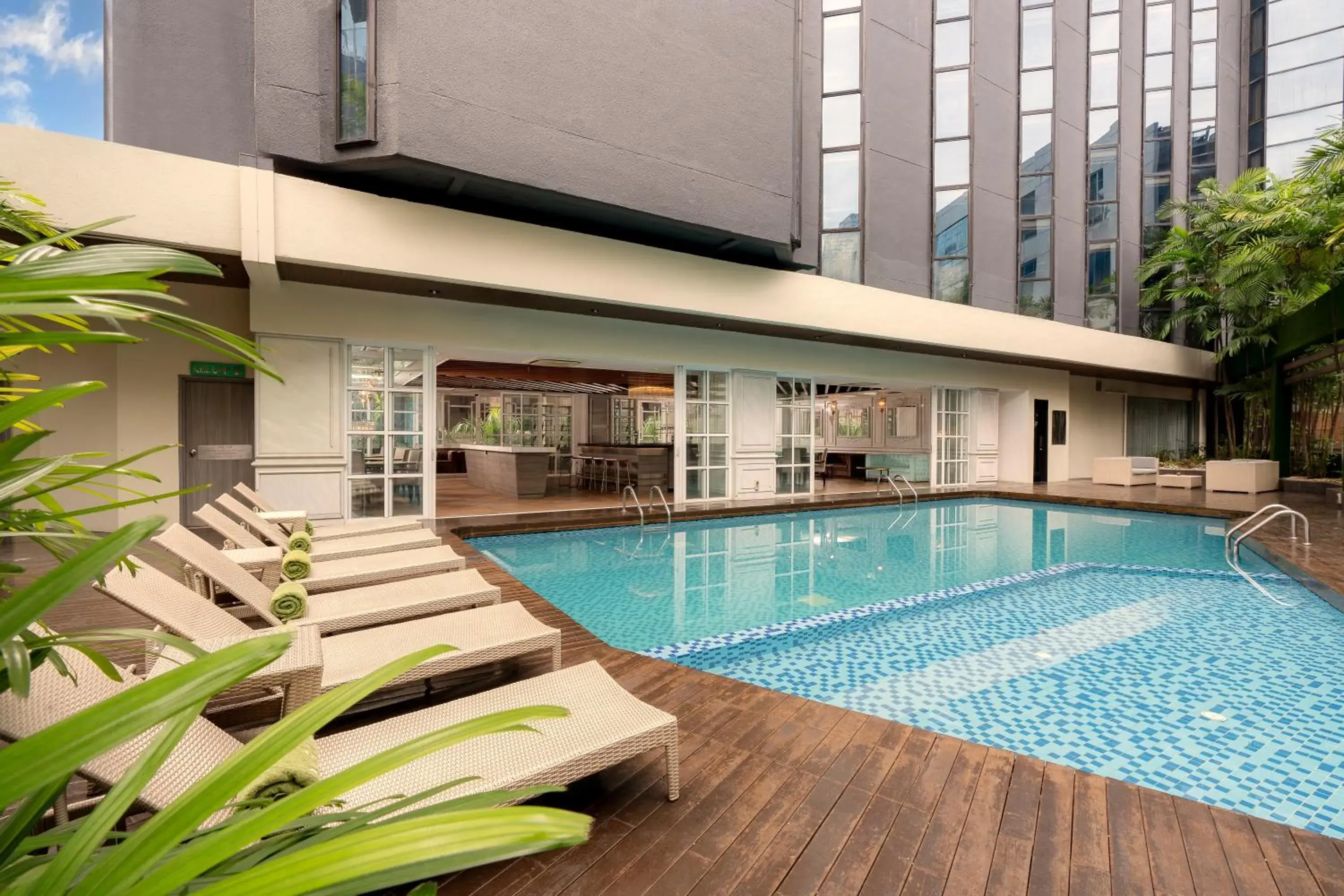 Swimming pool in Meliá Kuala Lumpur Swimming pool in Meliá Kuala Lumpur