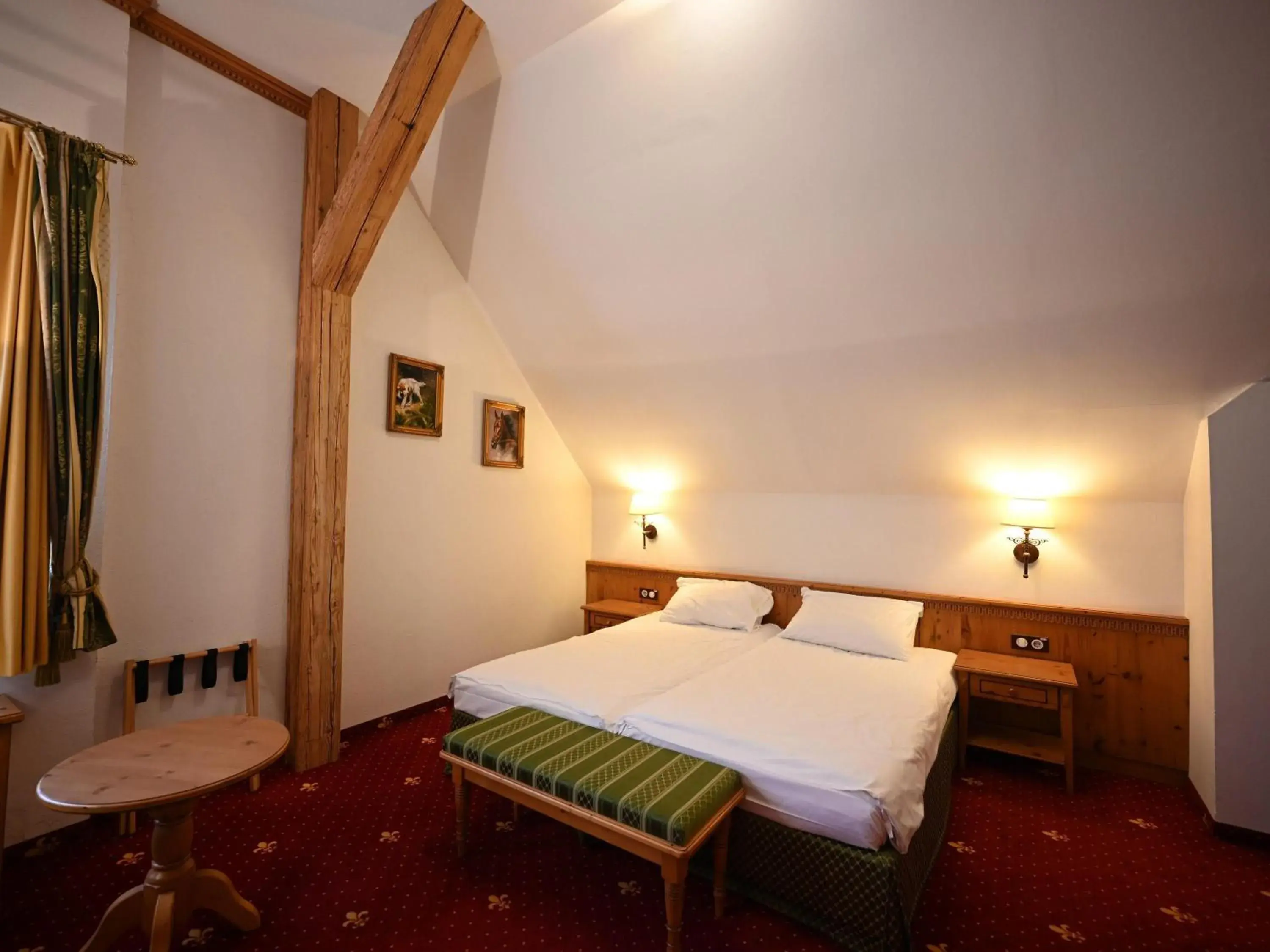 Bedroom, Bed in Mercure Sighisoara Binderbubi Hotel & Spa Bedroom, Bed in Mercure Sighisoara Binderbubi Hotel & Spa