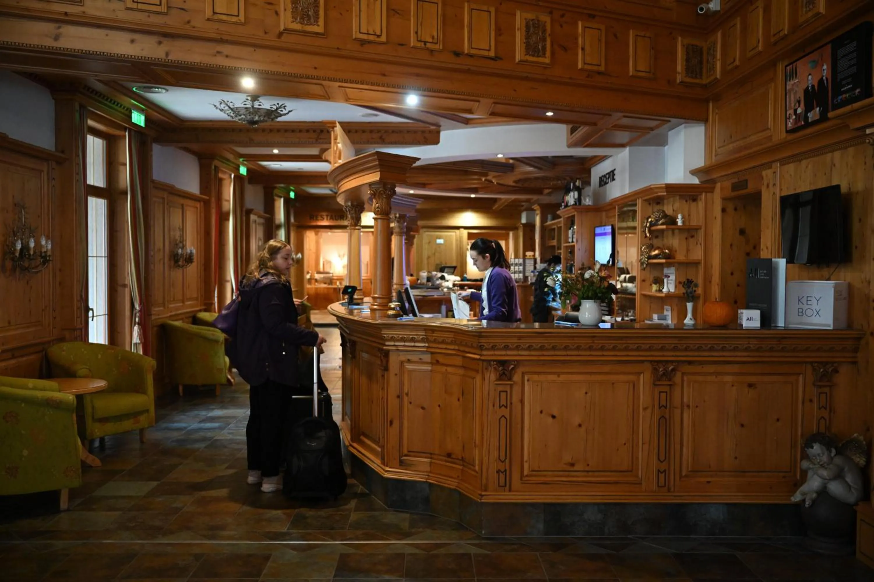 Lobby or reception in Mercure Sighisoara Binderbubi Hotel & Spa