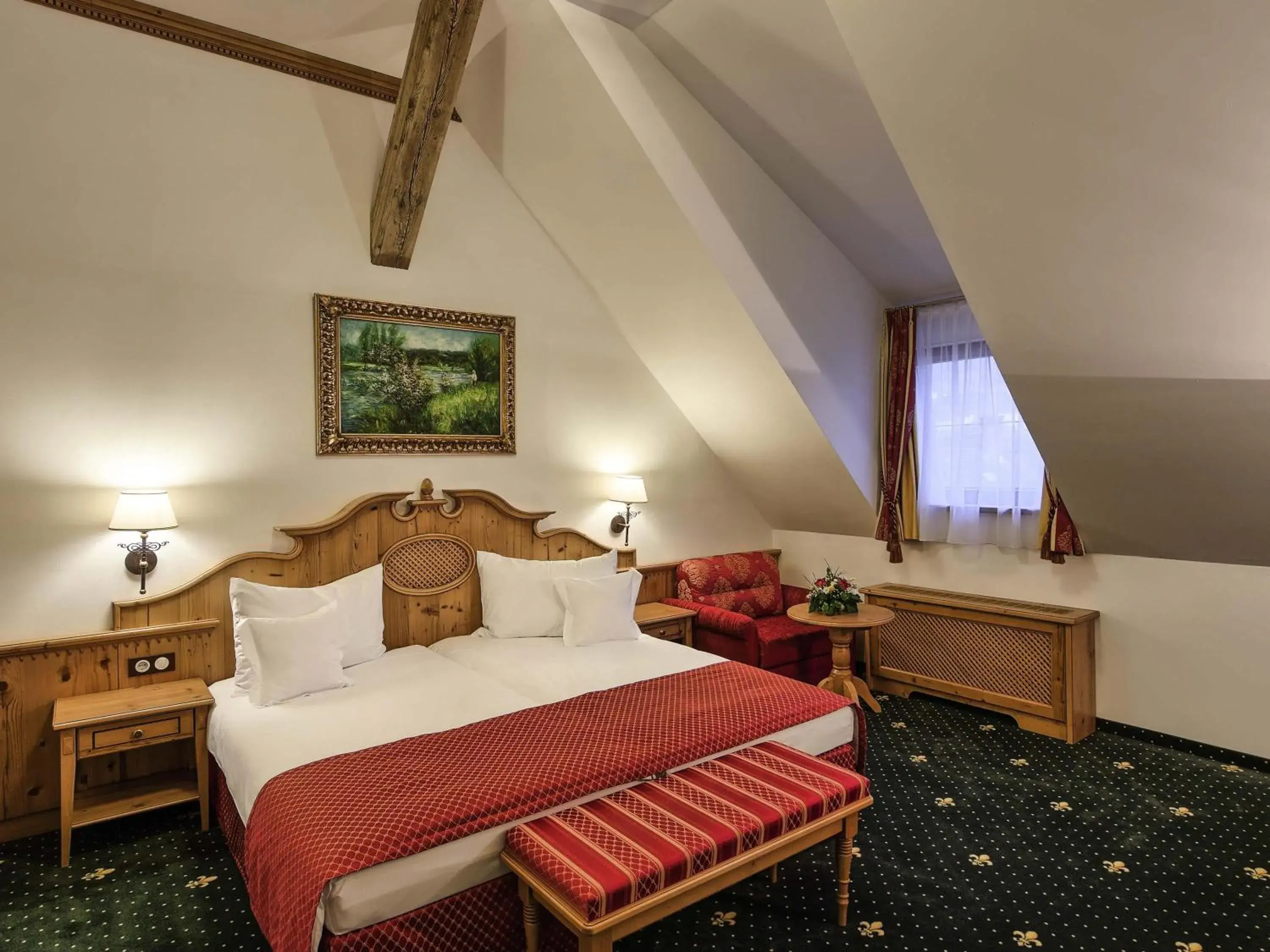 Bedroom, Bed in Mercure Sighisoara Binderbubi Hotel & Spa Bedroom, Bed in Mercure Sighisoara Binderbubi Hotel & Spa