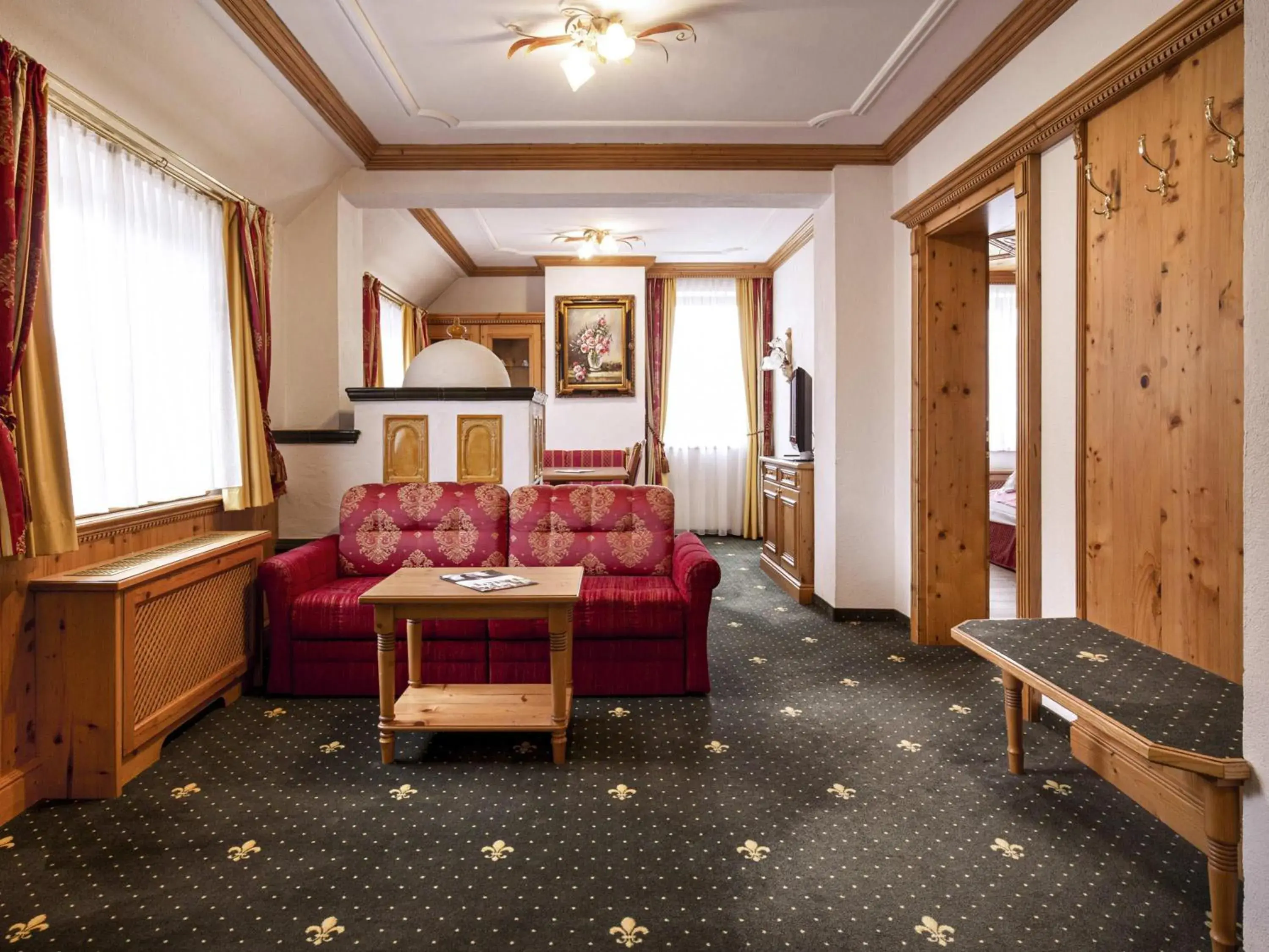 Presidential Suite with Two King Beds in Mercure Sighisoara Binderbubi Hotel & Spa Presidential Suite with Two King Beds in Mercure Sighisoara Binderbubi Hotel & Spa