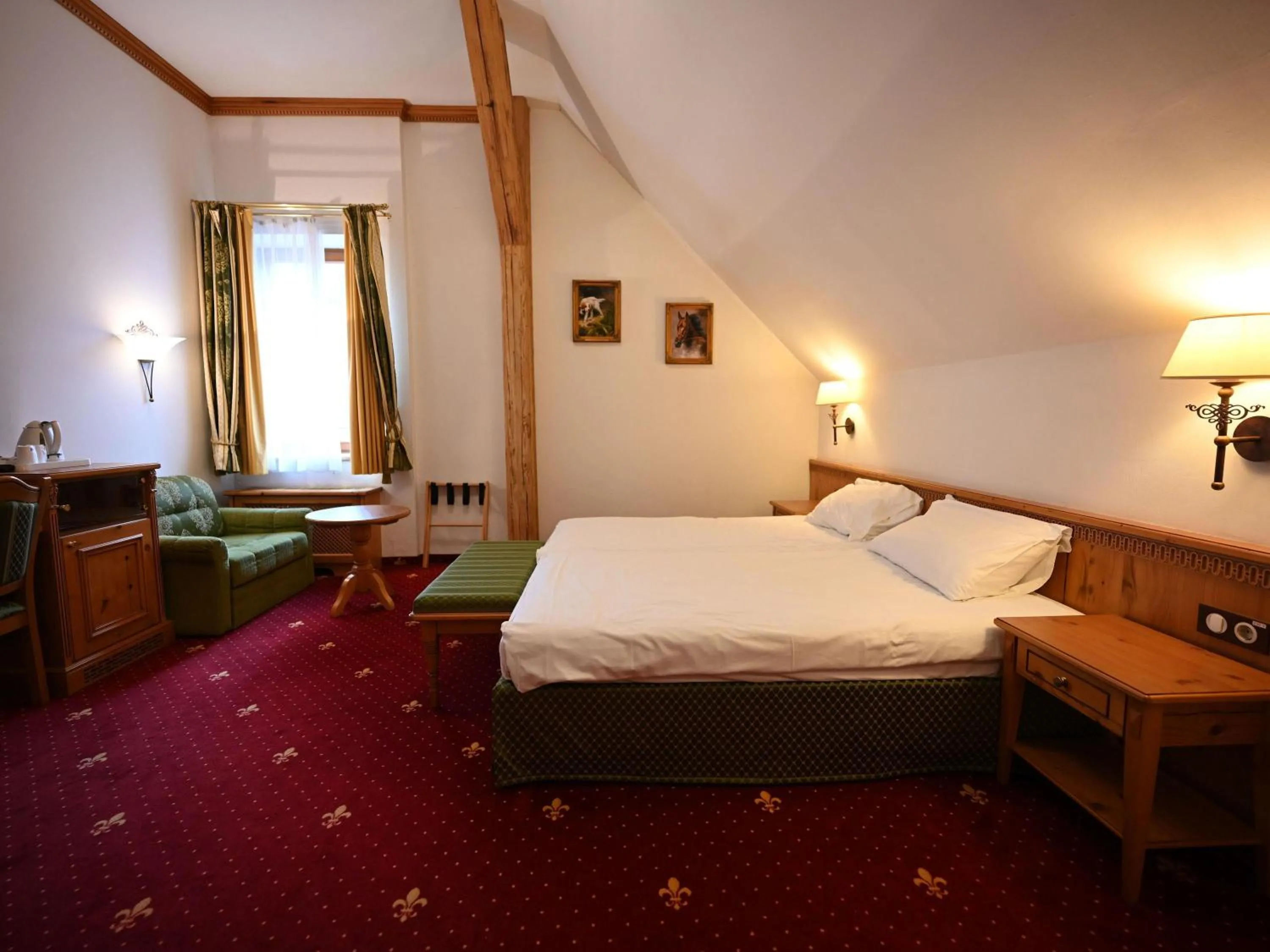 Bedroom, Bed in Mercure Sighisoara Binderbubi Hotel & Spa