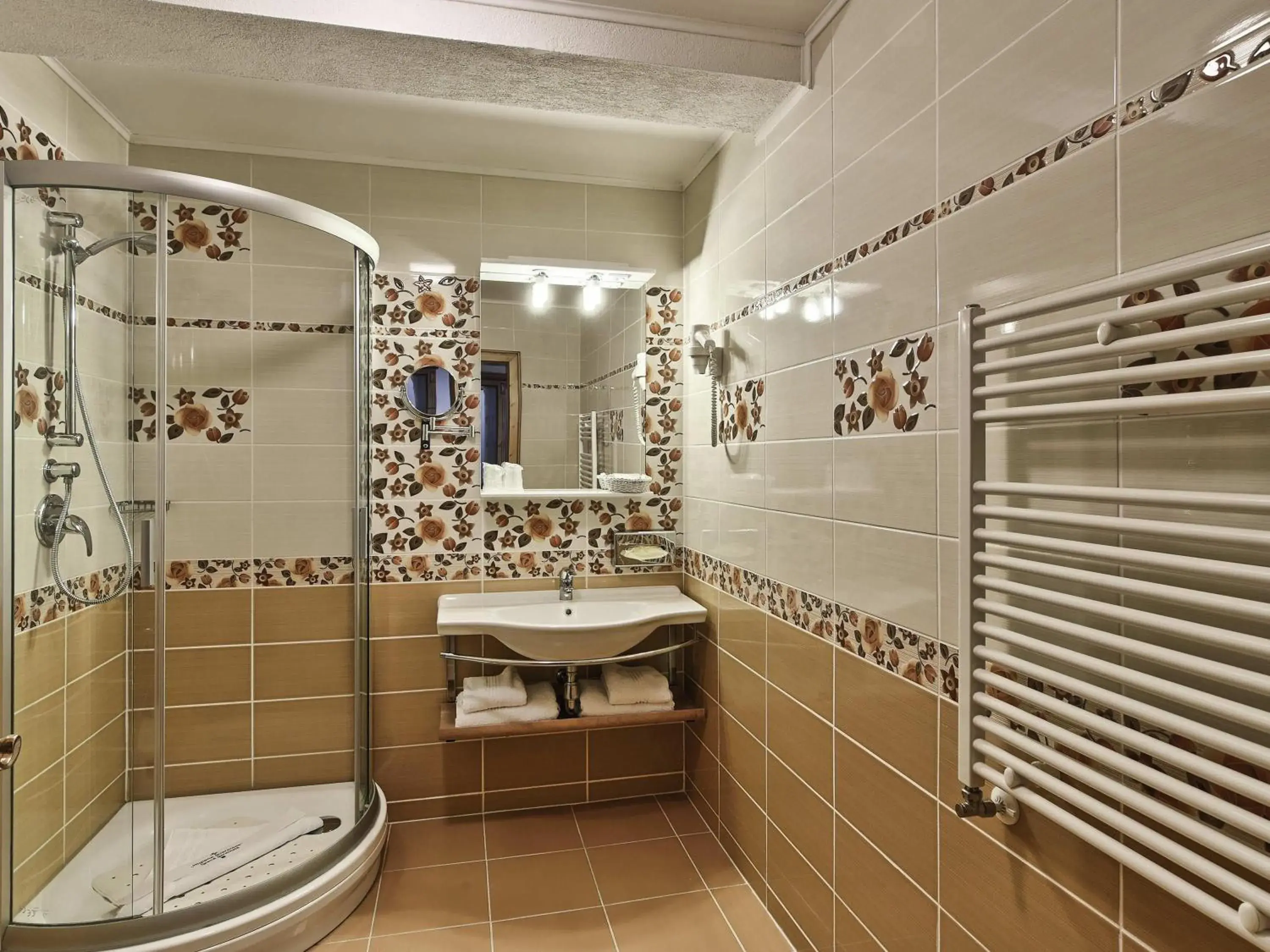 Standard Double Room in Mercure Sighisoara Binderbubi Hotel & Spa Standard Double Room in Mercure Sighisoara Binderbubi Hotel & Spa