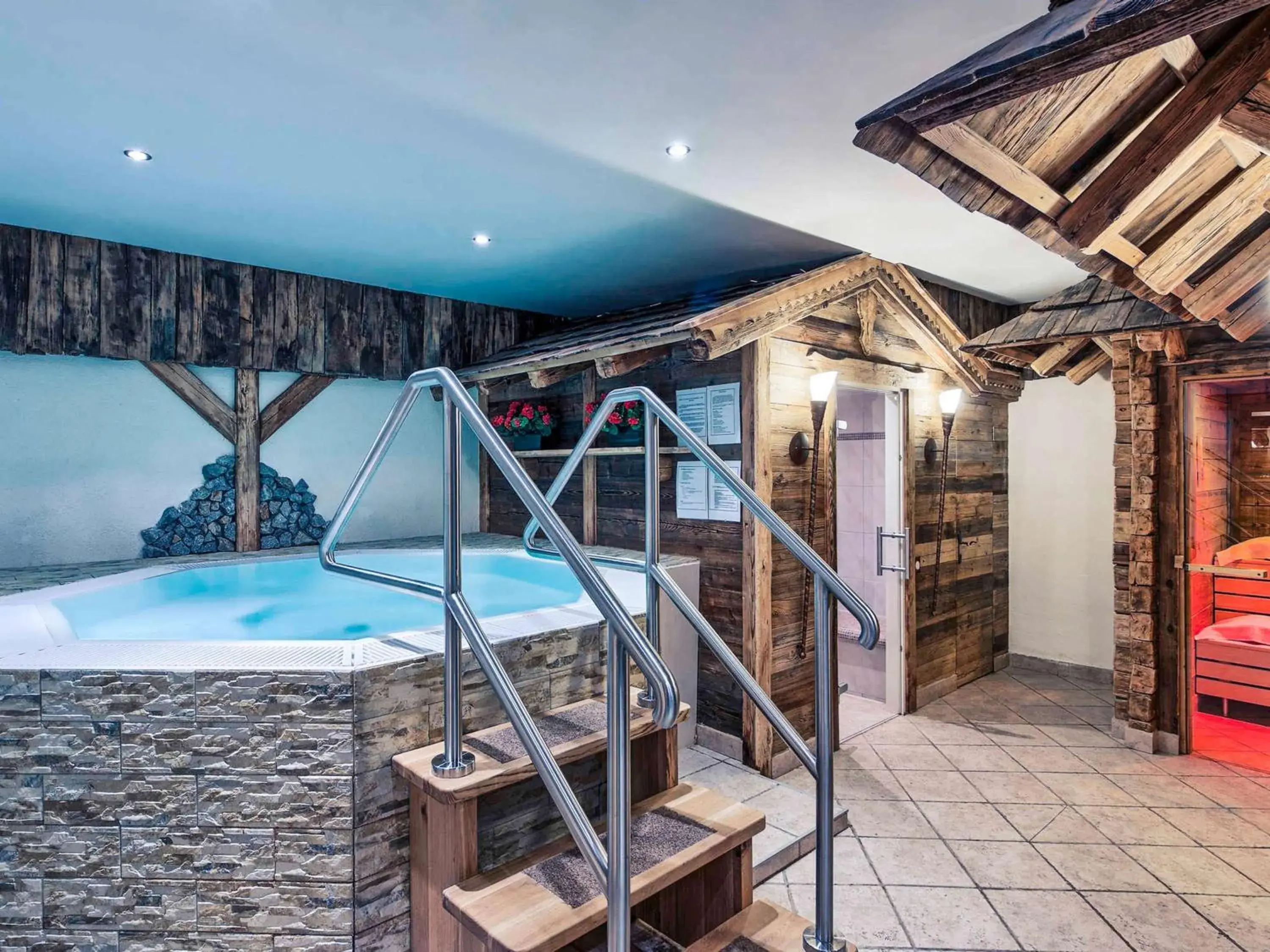 Property building, Bed in Mercure Sighisoara Binderbubi Hotel & Spa Property building, Bed in Mercure Sighisoara Binderbubi Hotel & Spa