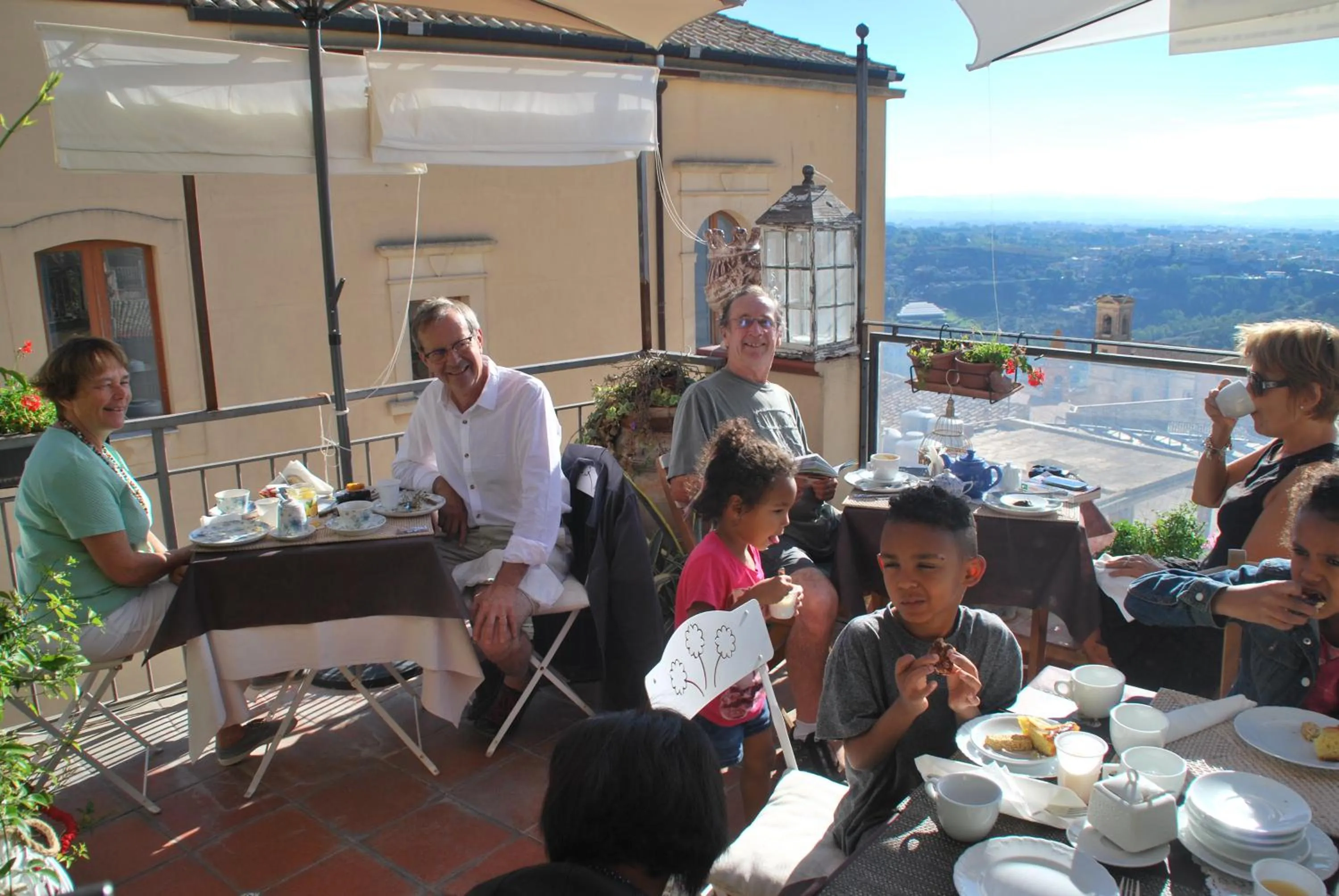 Balcony/Terrace in Casa tipica siciliana patronale home BedandBreakfast TreMetriSoprailCielo Camere con vista, colazione interna in terrazzo panoramico