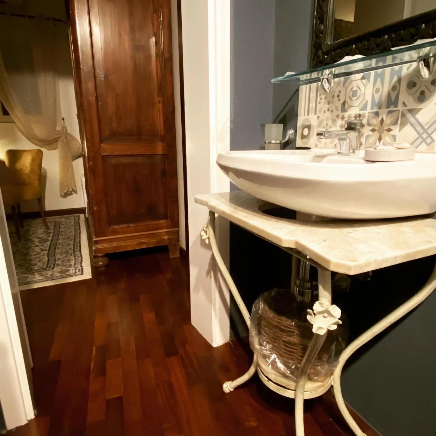 Bathroom in Casa tipica siciliana patronale home BedandBreakfast TreMetriSoprailCielo Camere con vista, colazione interna in terrazzo panoramico