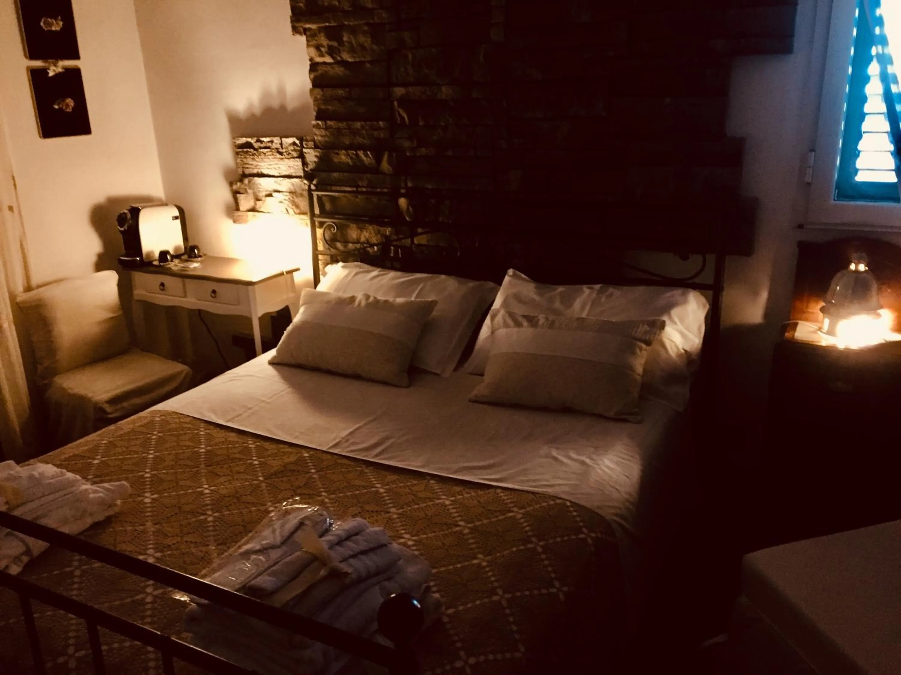 Bed in Casa tipica siciliana patronale home BedandBreakfast TreMetriSoprailCielo Camere con vista, colazione interna in terrazzo panoramico