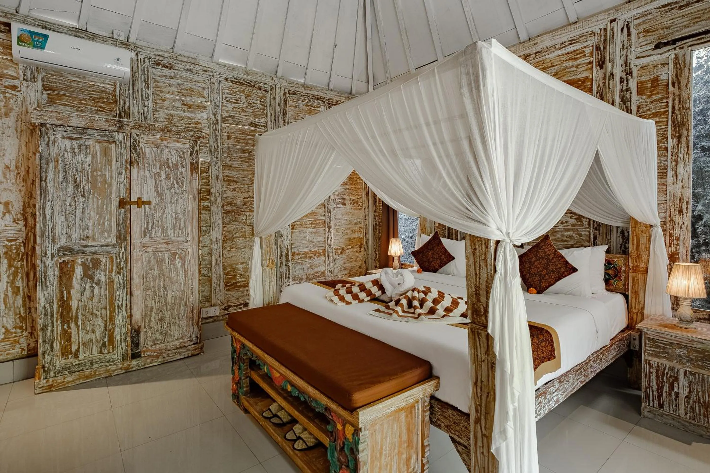 Bed in Pratiwi Ubud Villa