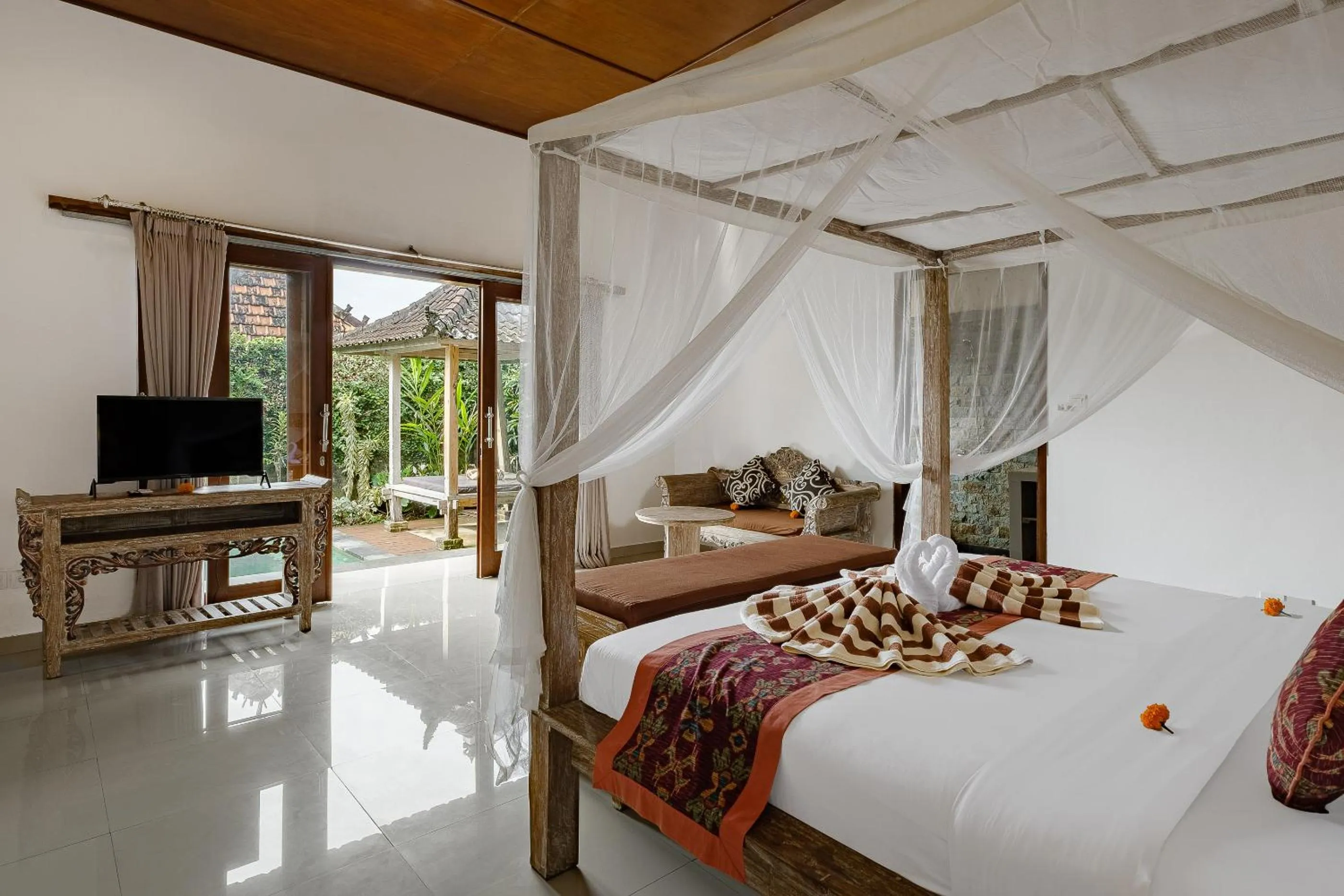 Bed in Pratiwi Ubud Villa