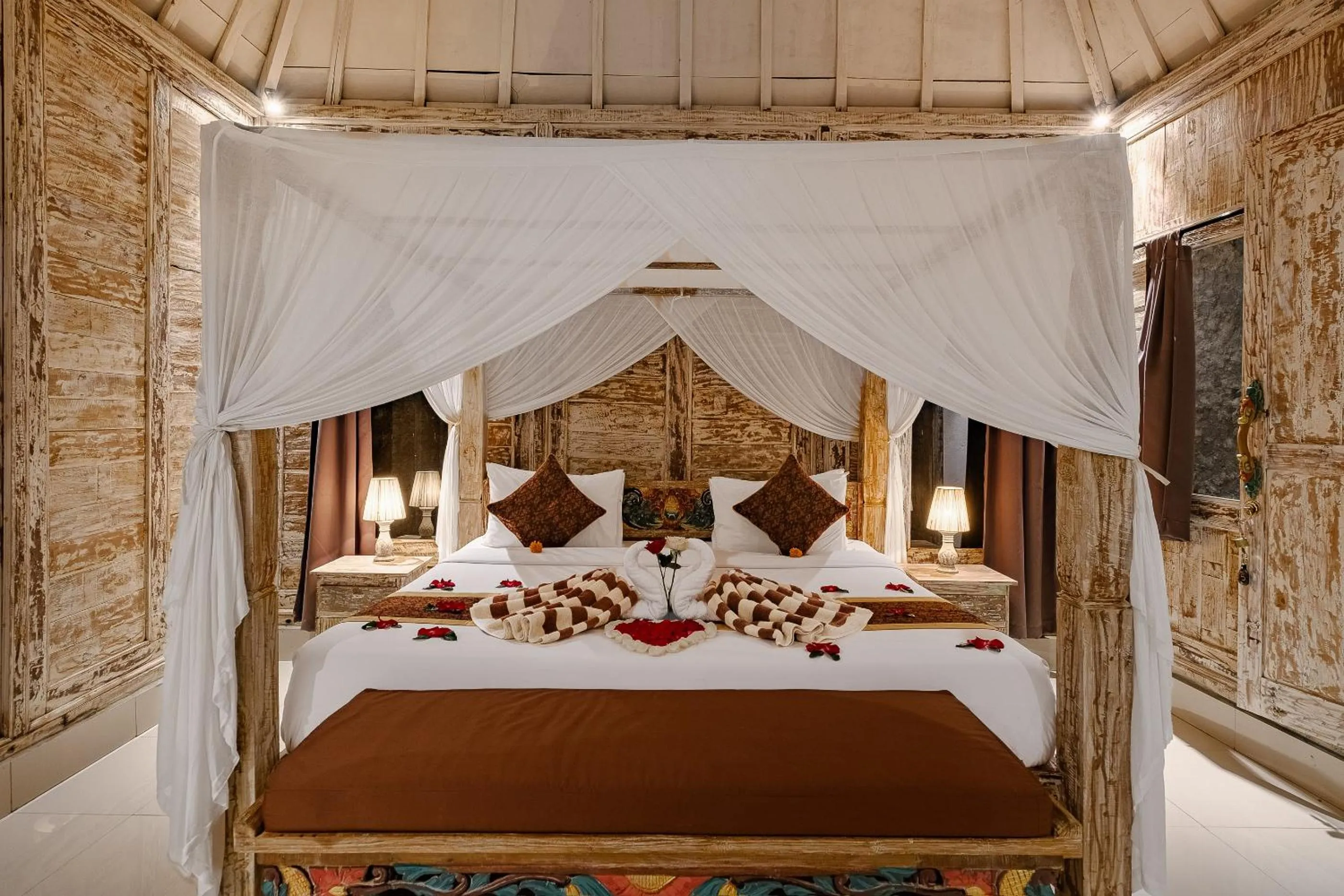 Bed in Pratiwi Ubud Villa