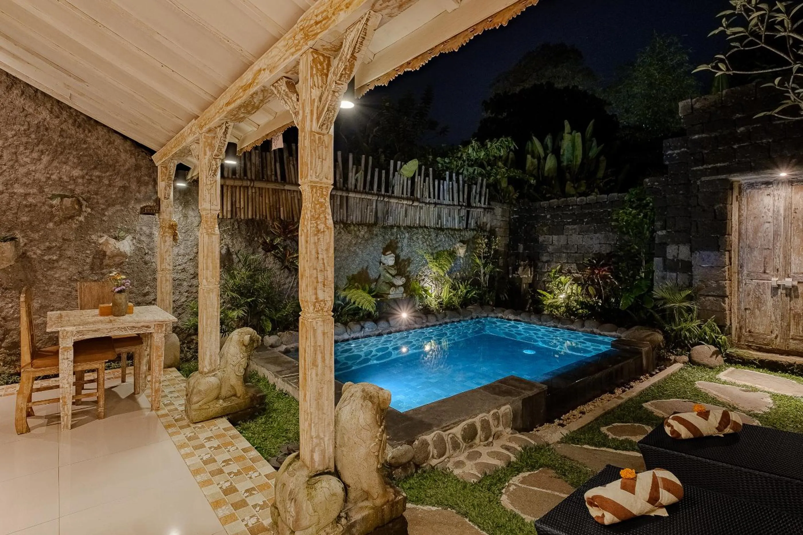 Dining area in Pratiwi Ubud Villa