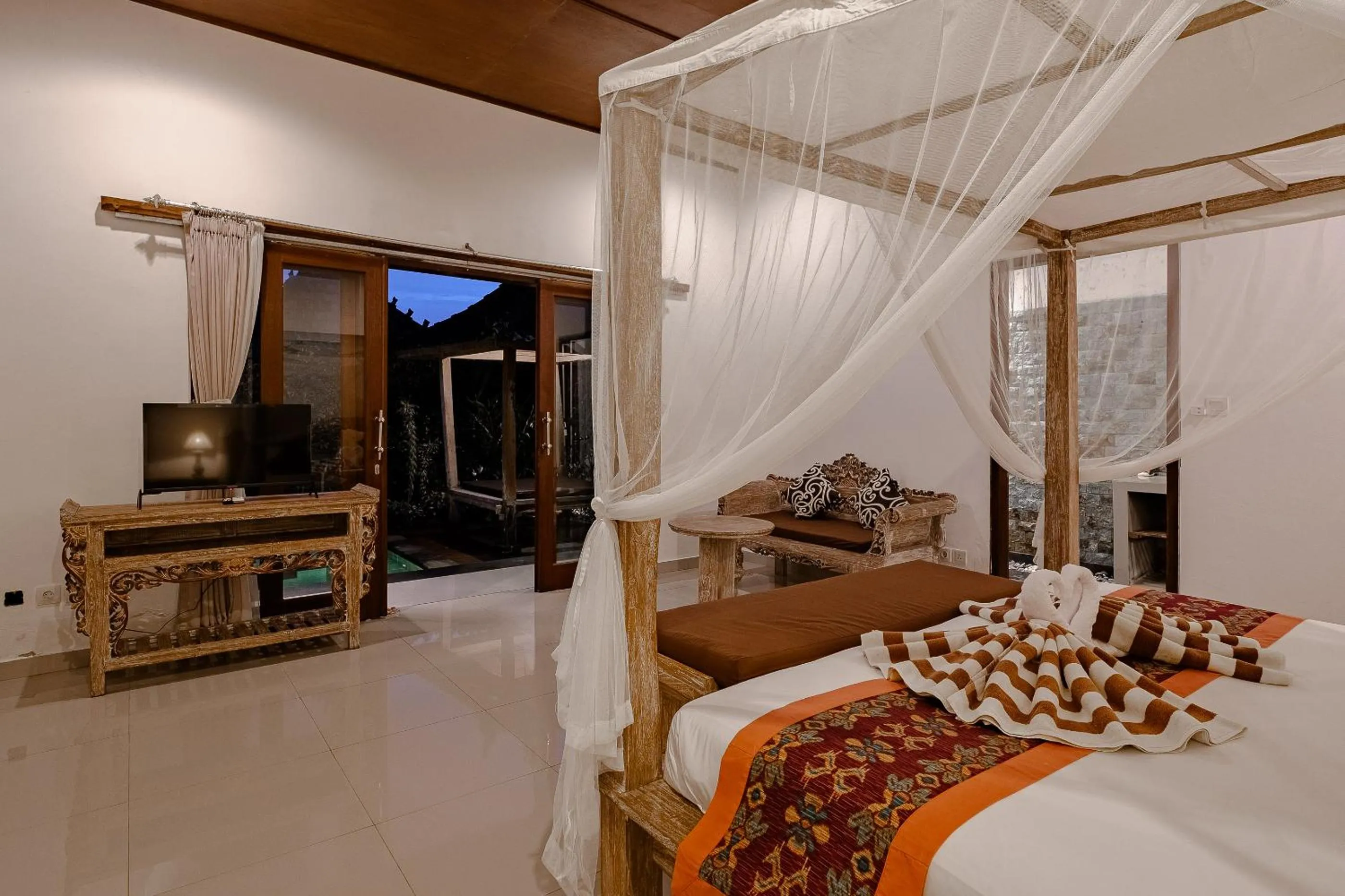 Bed in Pratiwi Ubud Villa