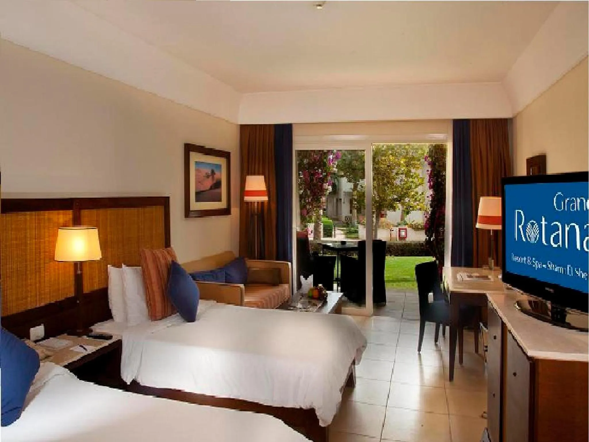 Garden, Bed in Grand Rotana Resort & Spa