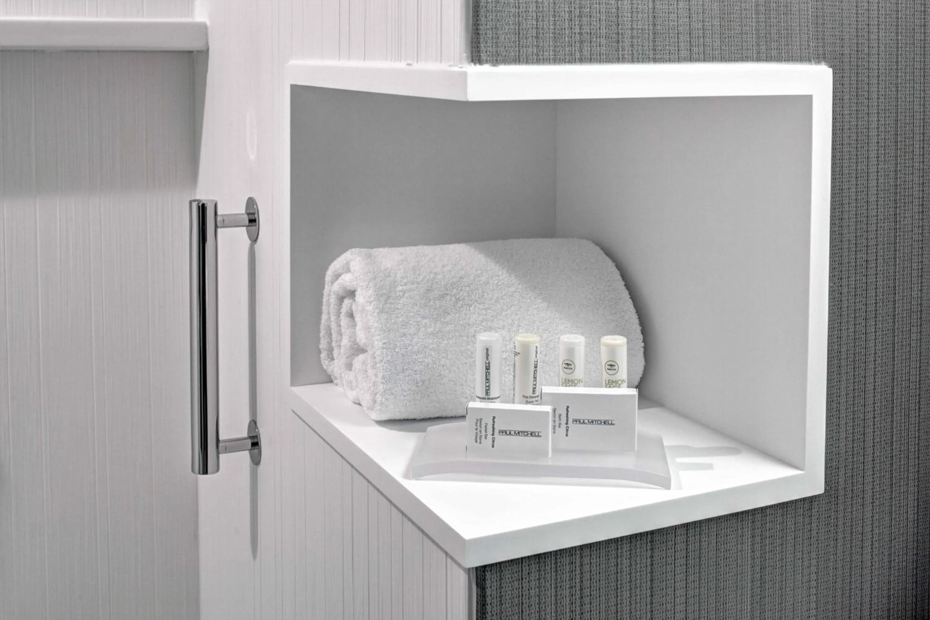 Bathroom in Courtyard by Marriott Appleton Riverfront