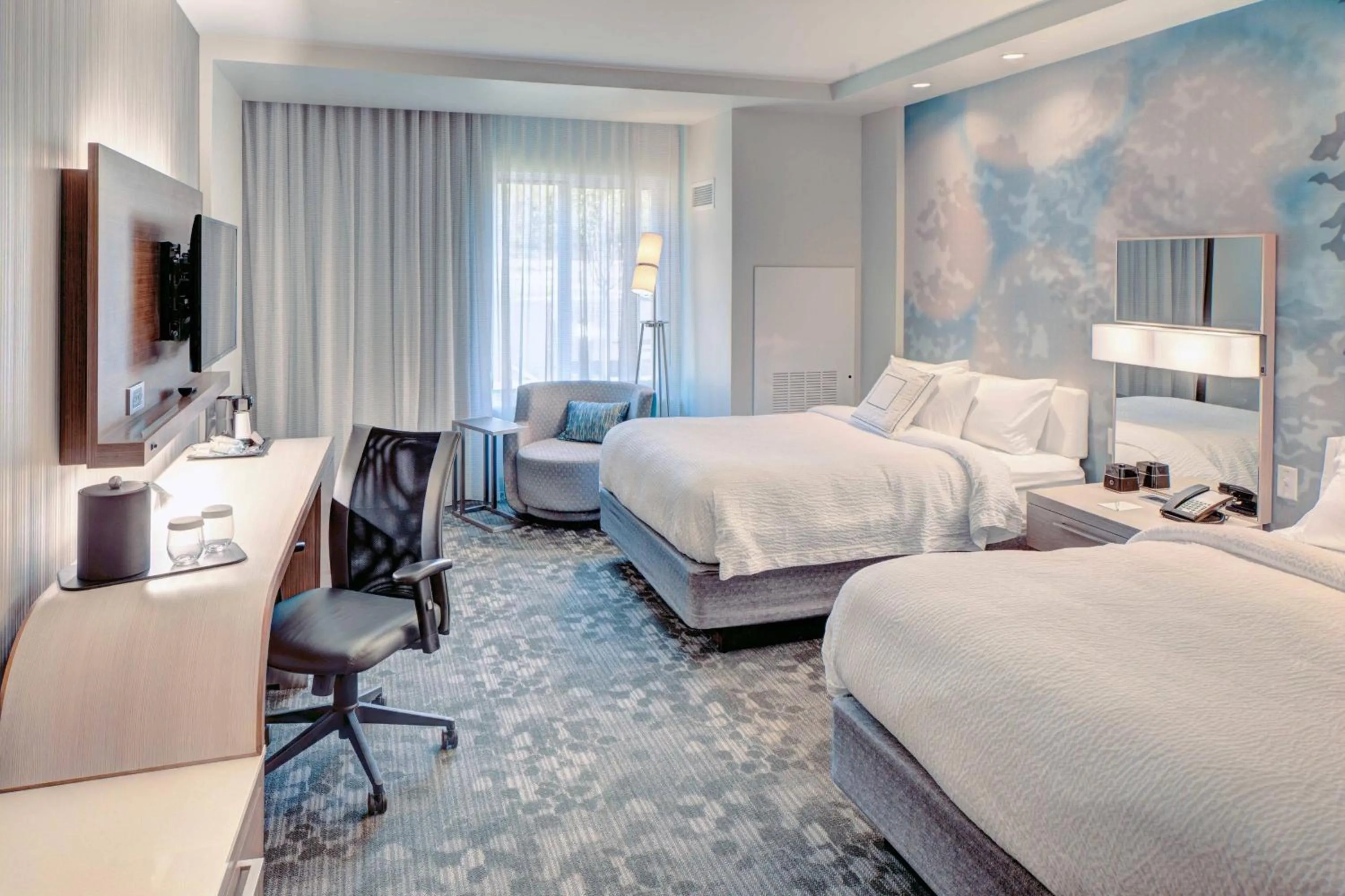 Photo of the whole room, Bed in Courtyard by Marriott Appleton Riverfront