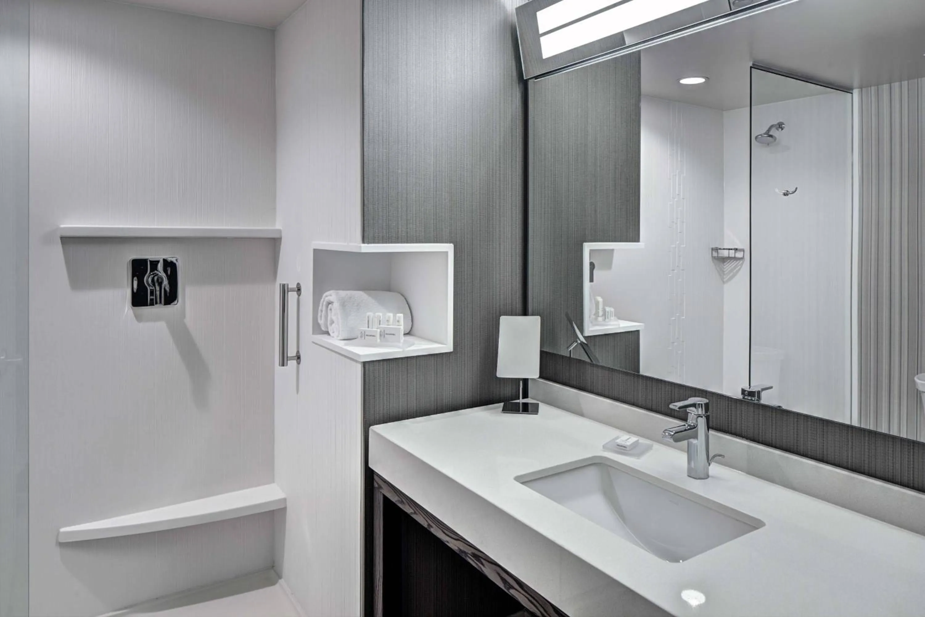 Bathroom in Courtyard by Marriott Appleton Riverfront
