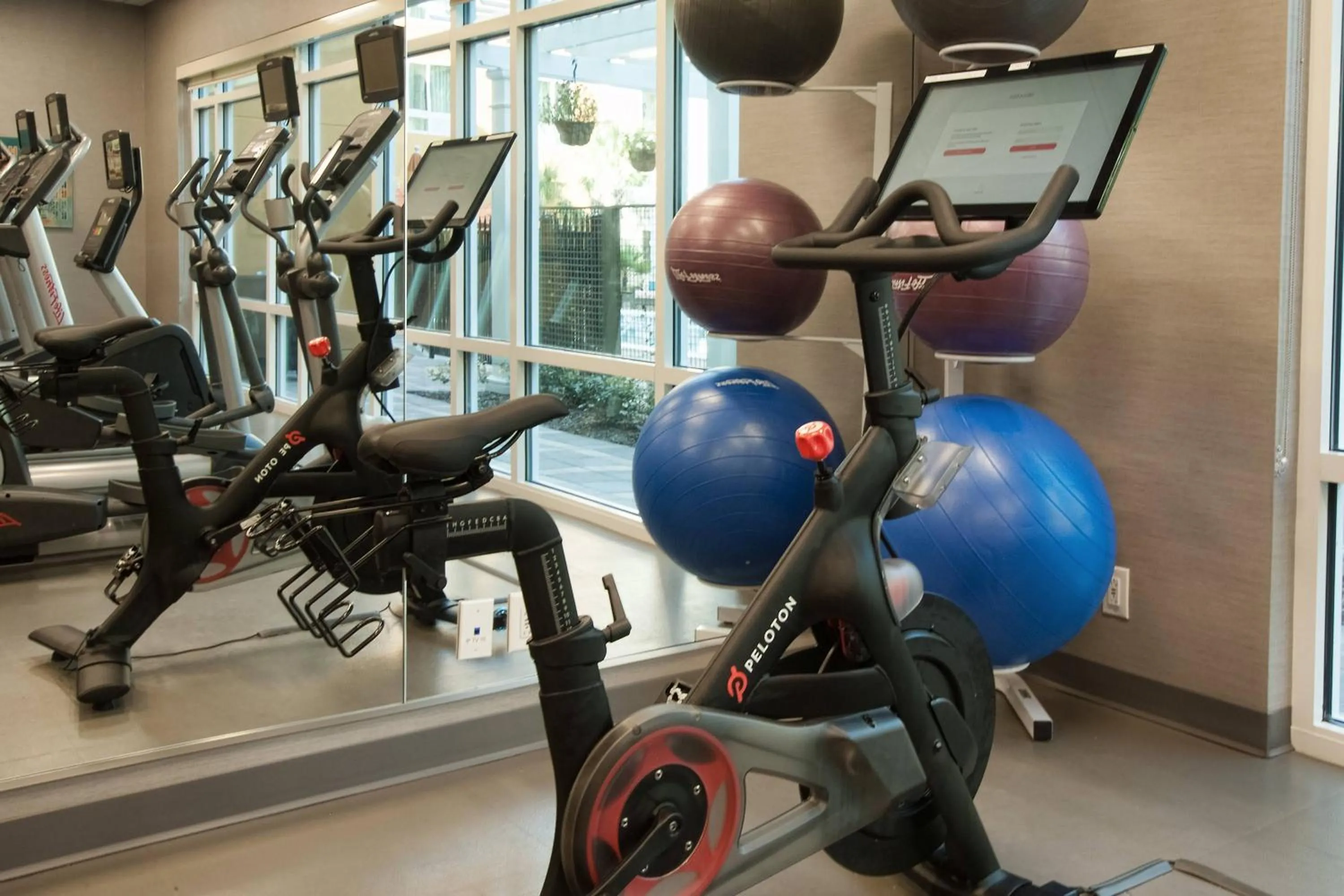 Fitness centre/facilities in TownePlace Suites by Marriott Charleston Airport/Convention Center