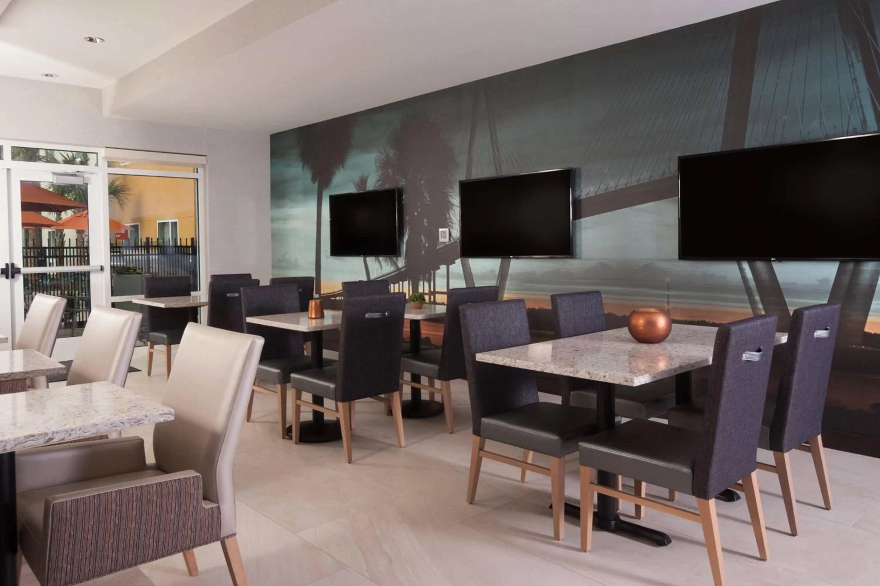 Restaurant/places to eat in TownePlace Suites by Marriott Charleston Airport/Convention Center