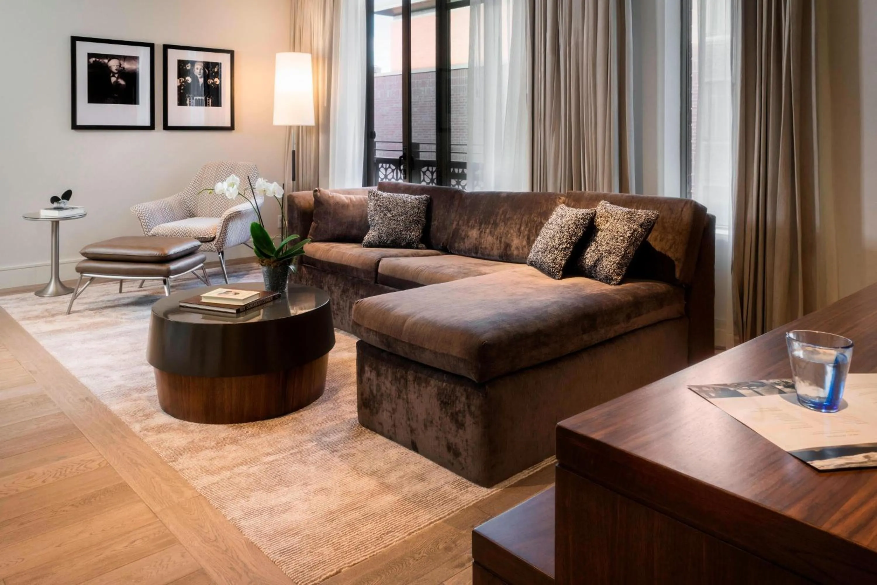 Photo of the whole room in The Elizabeth Hotel, Autograph Collection