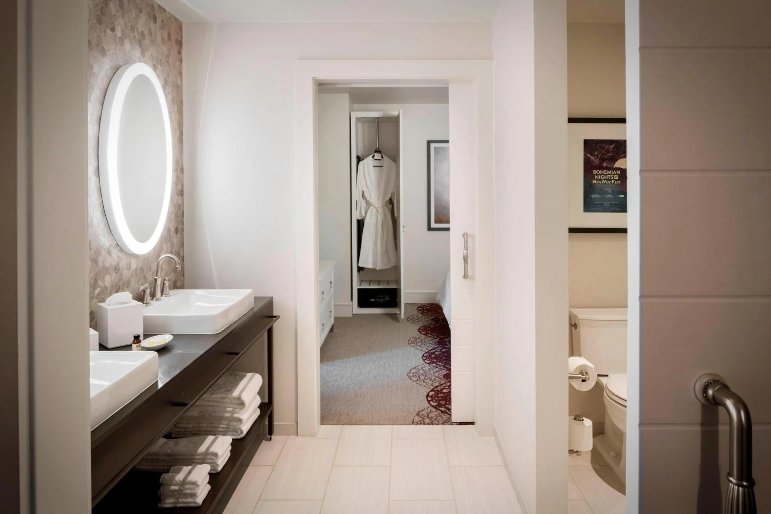 Bathroom, Bed in The Elizabeth Hotel, Autograph Collection