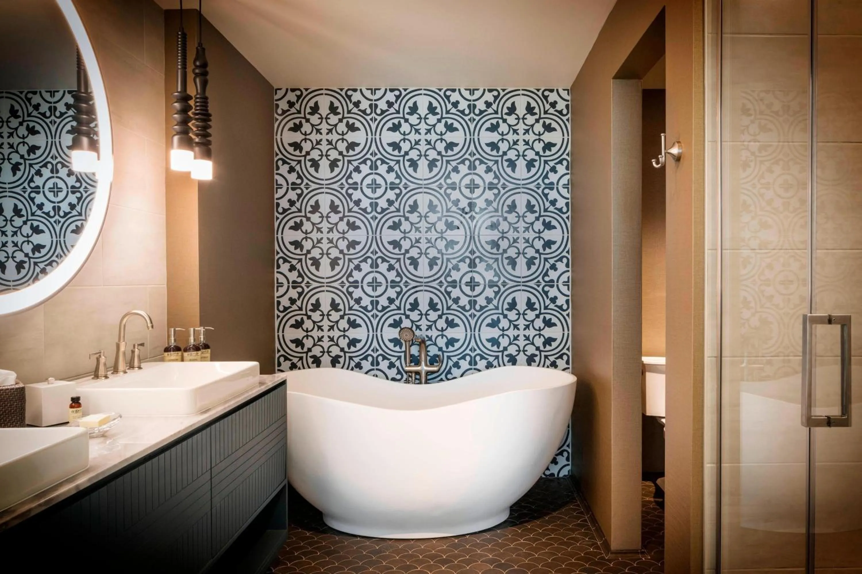 Bathroom in The Elizabeth Hotel, Autograph Collection