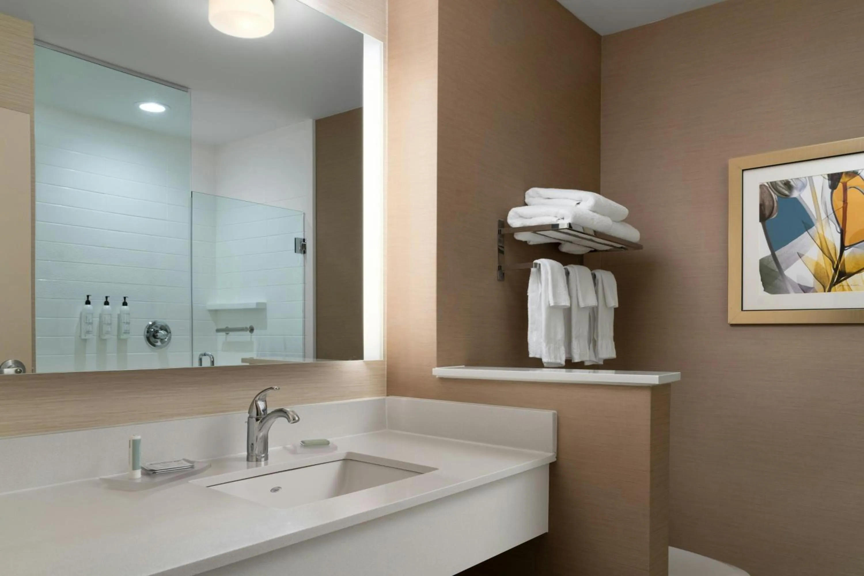 Photo of the whole room in Fairfield Inn & Suites by Marriott London