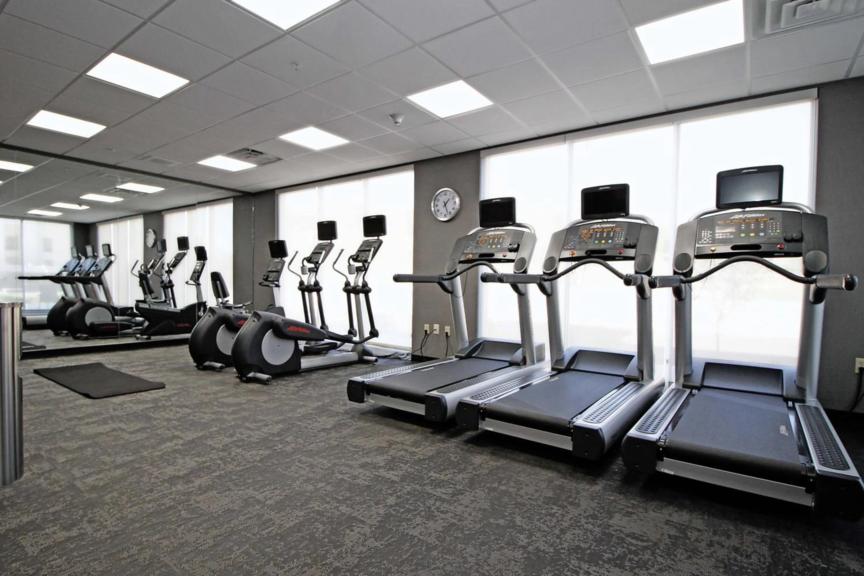 Fitness centre/facilities in Fairfield Inn & Suites by Marriott London