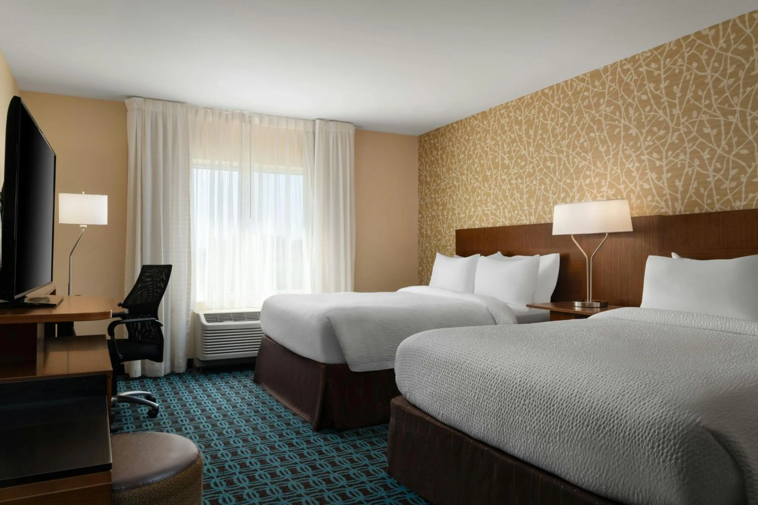Photo of the whole room, Bed in Fairfield Inn & Suites by Marriott London
