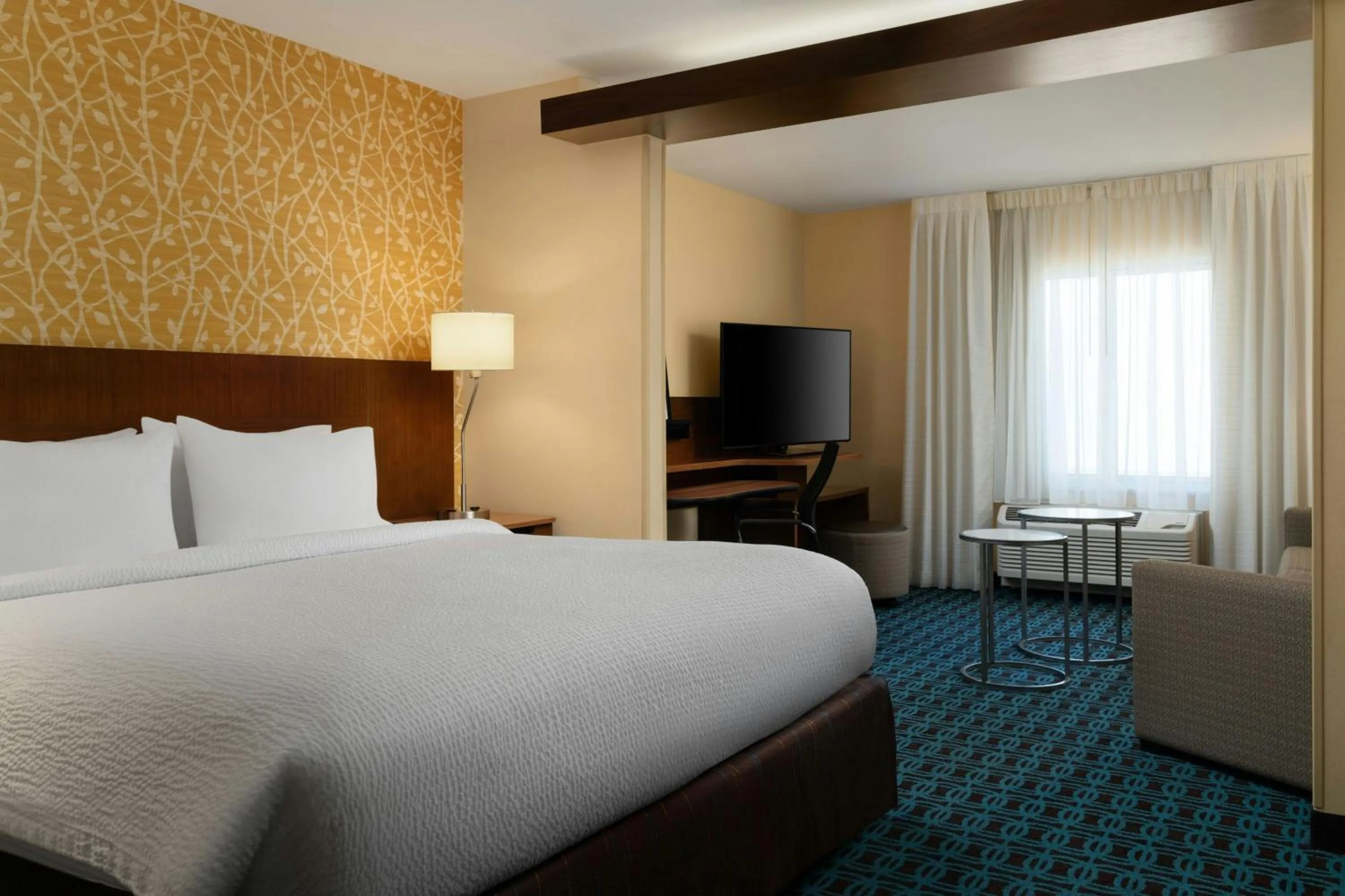 Photo of the whole room, Bed in Fairfield Inn & Suites by Marriott London