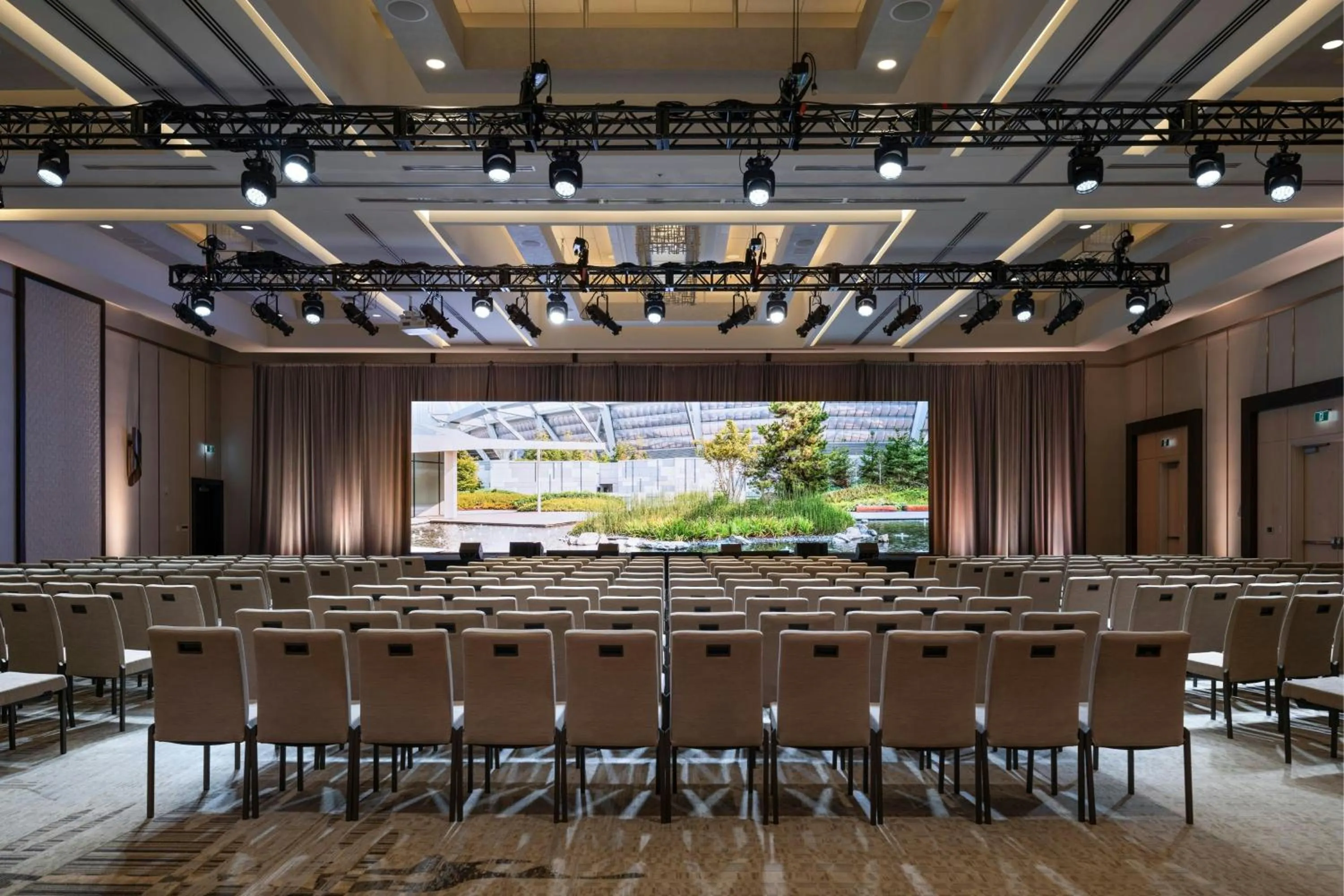 Meeting/conference room in JW Marriott Parq Vancouver