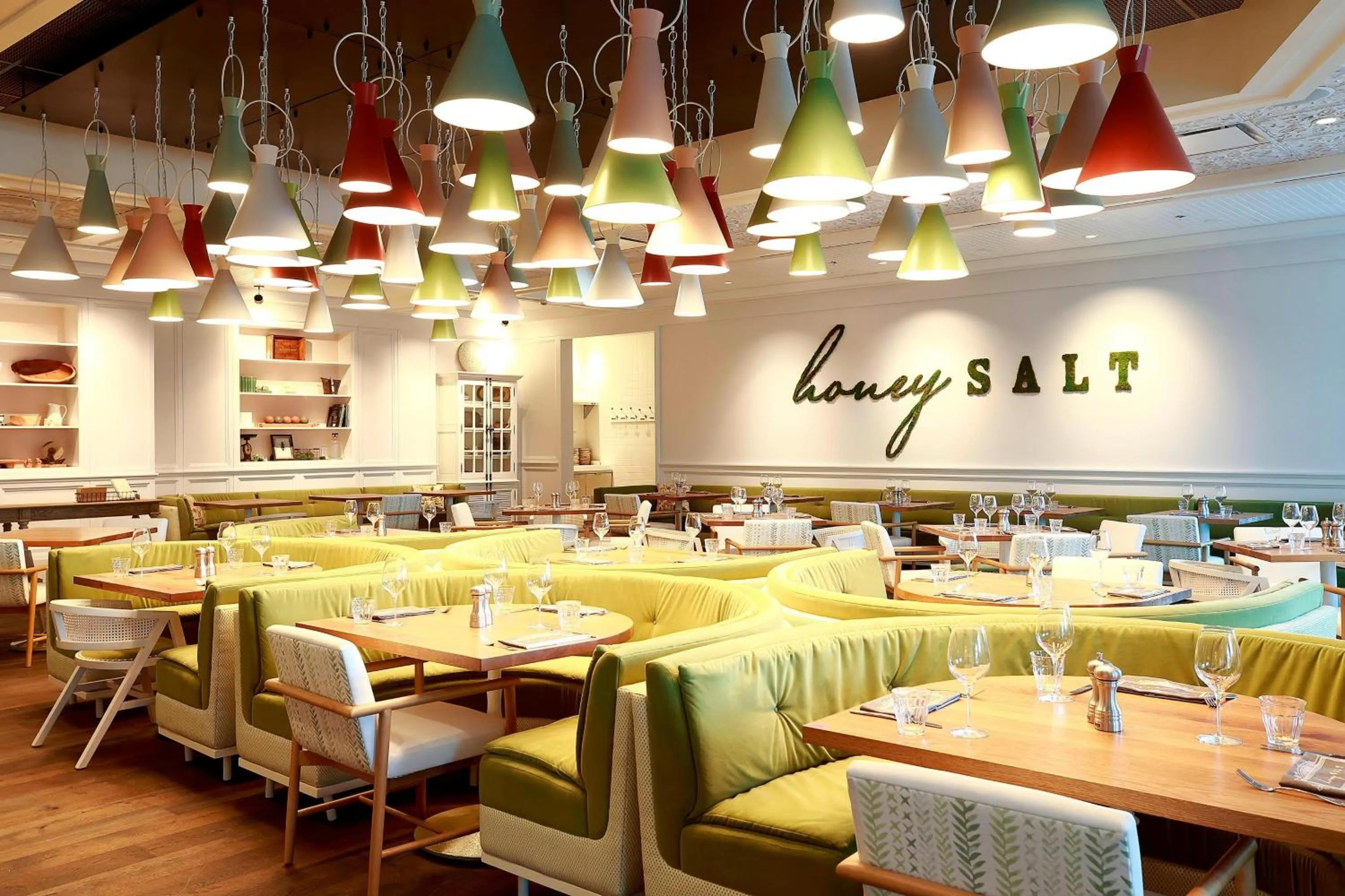 Restaurant/places to eat in JW Marriott Parq Vancouver