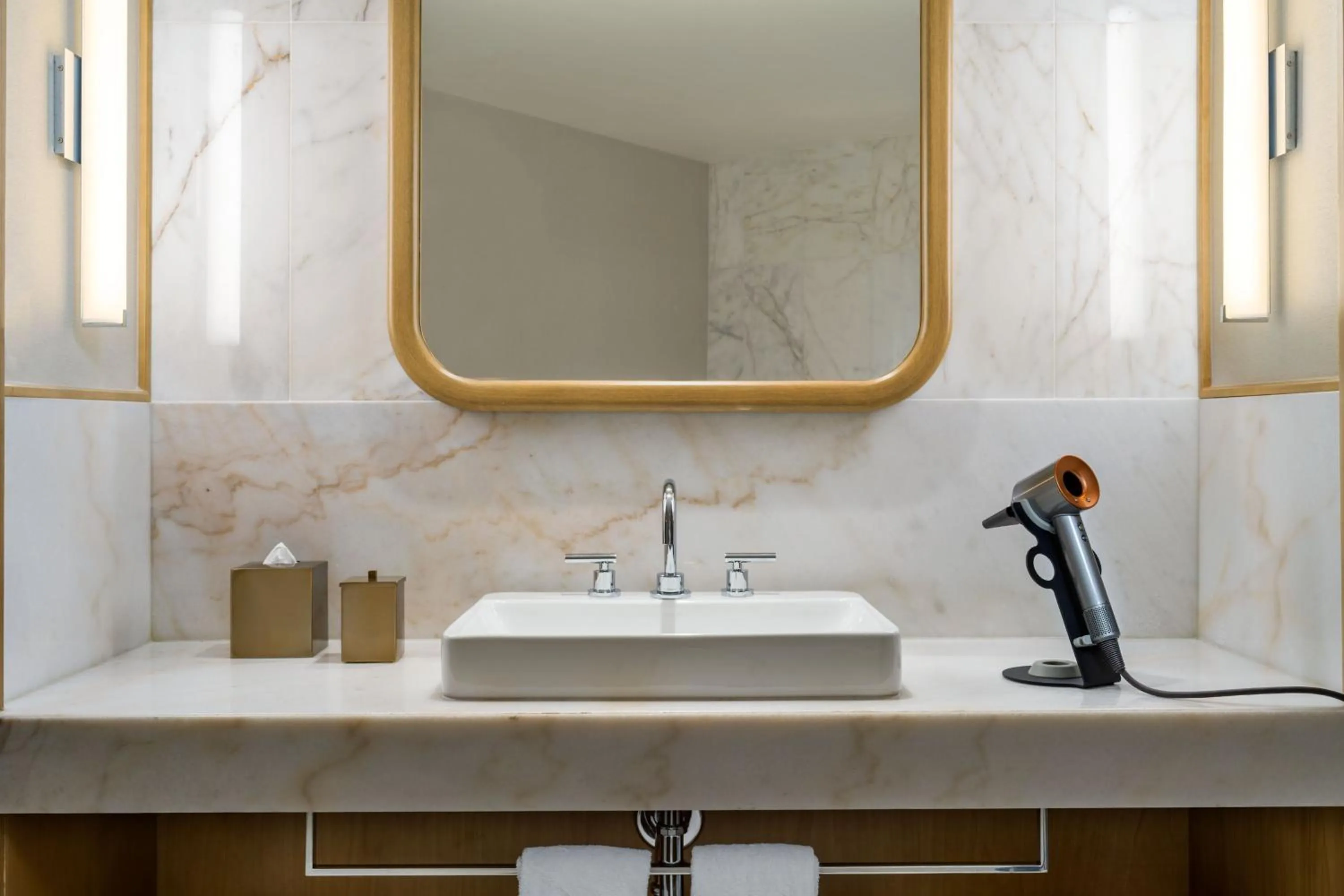 Photo of the whole room in JW Marriott Parq Vancouver