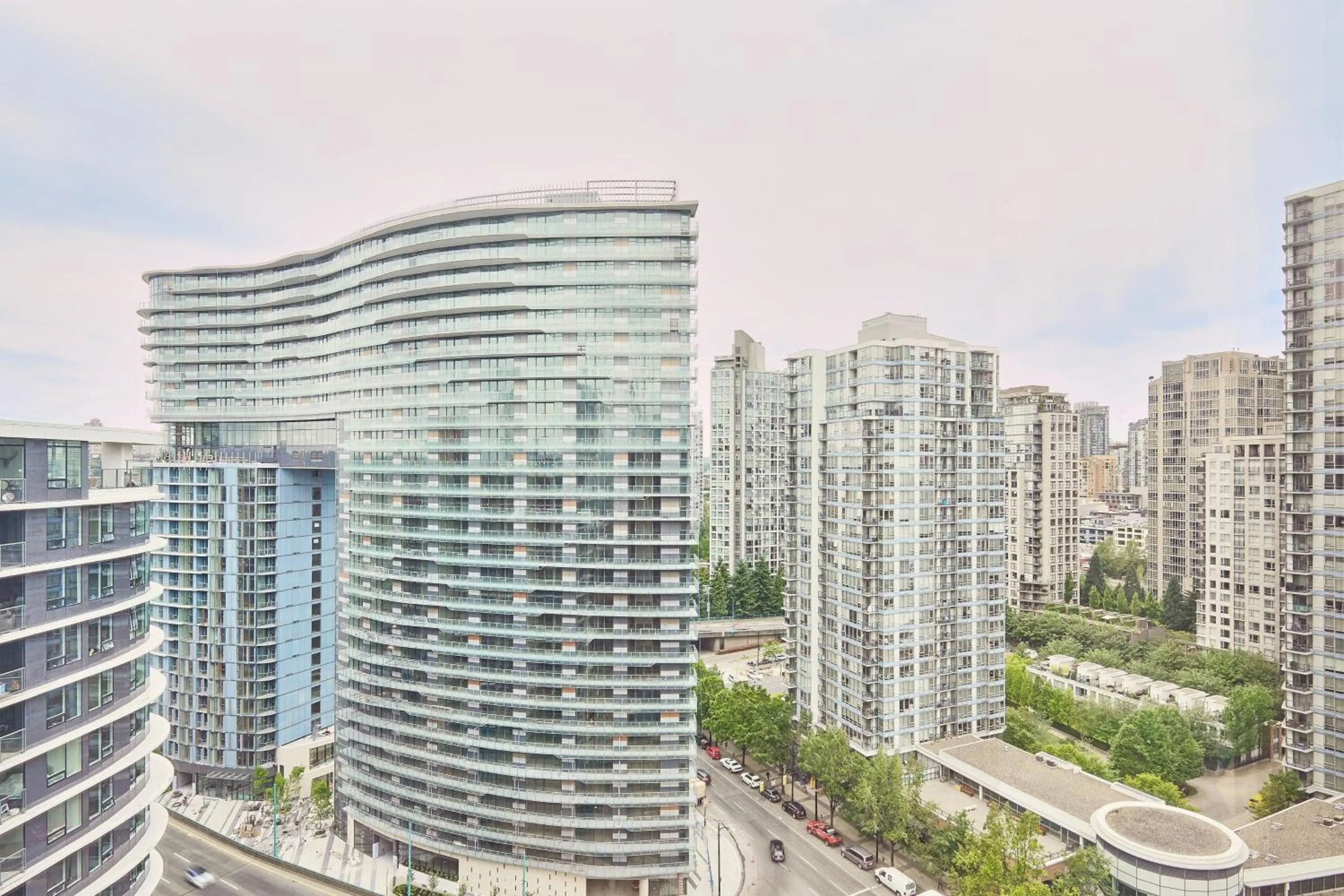 Photo of the whole room in the DOUGLAS, Autograph Collection