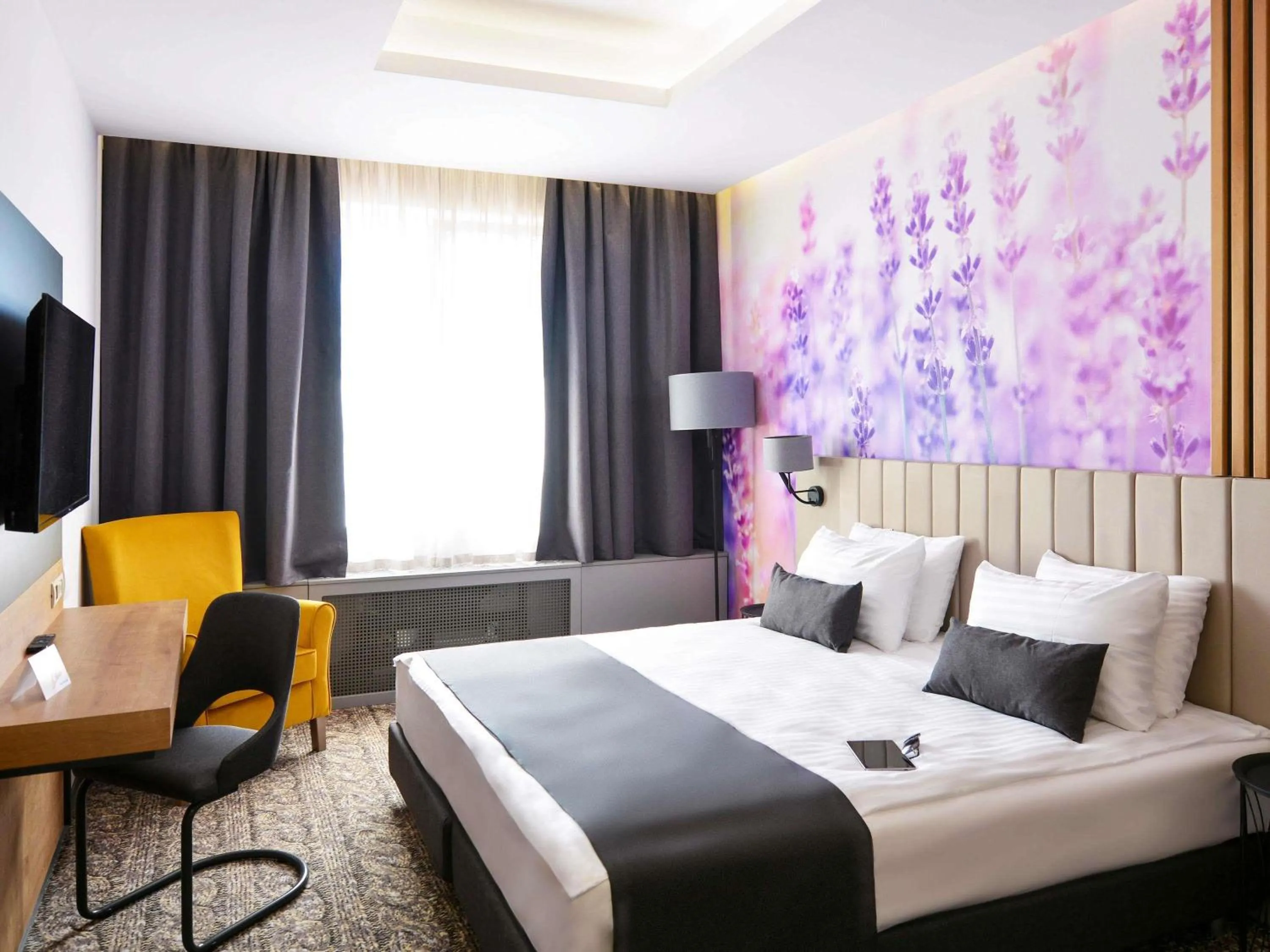 Property building, Bed in Mercure Medias Binderbubi Hotel And Spa